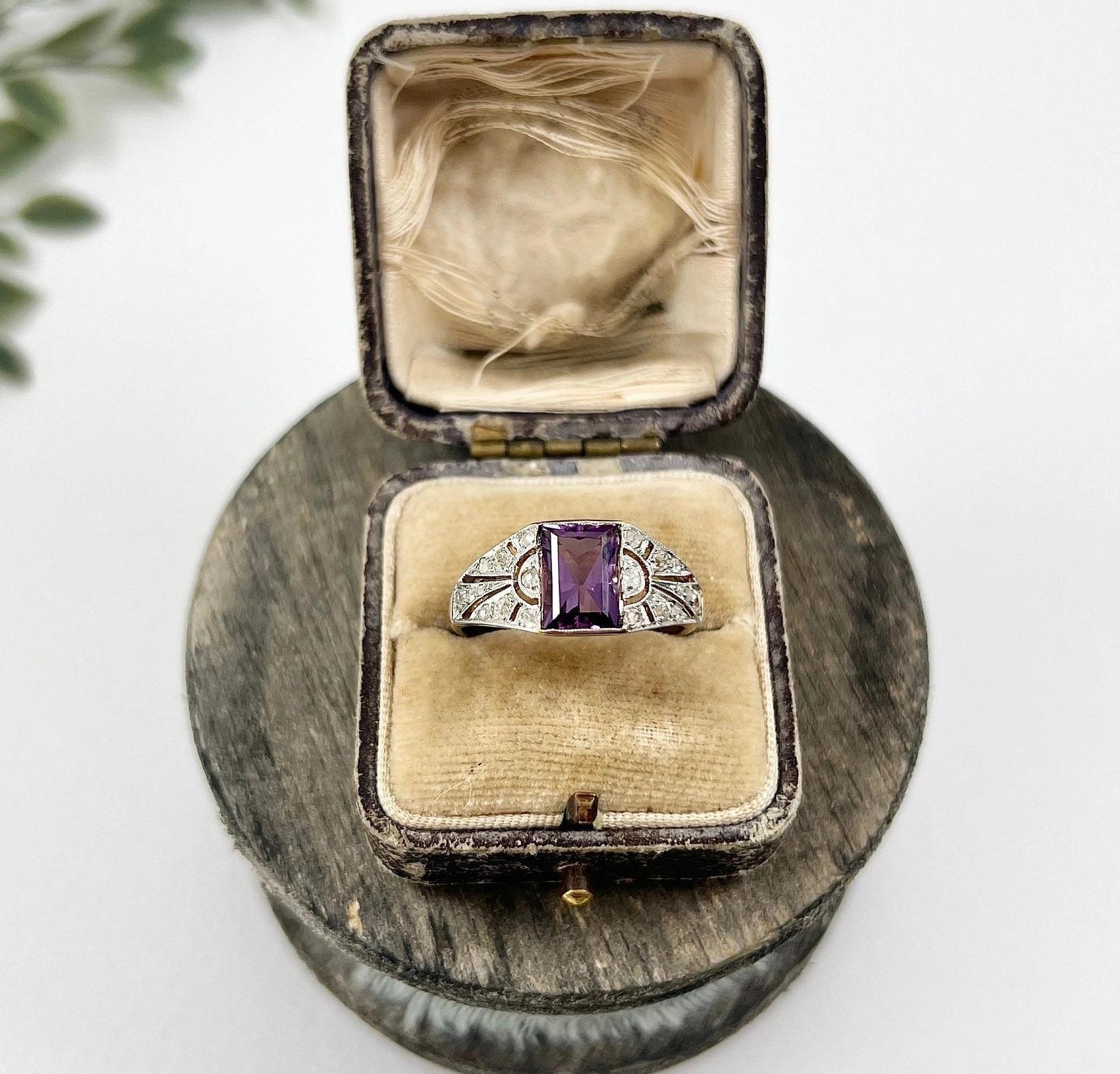 Women's or Men's Antique 18ct Yellow Gold & Platinum, Edwardian Amethyst and Diamond Ring For Sale