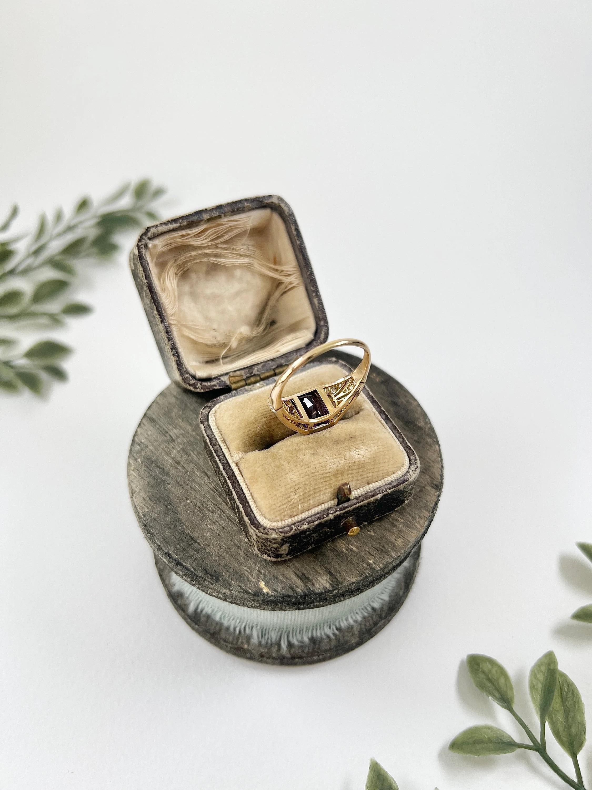 Antique 18ct Yellow Gold & Platinum, Edwardian Amethyst and Diamond Ring For Sale 4