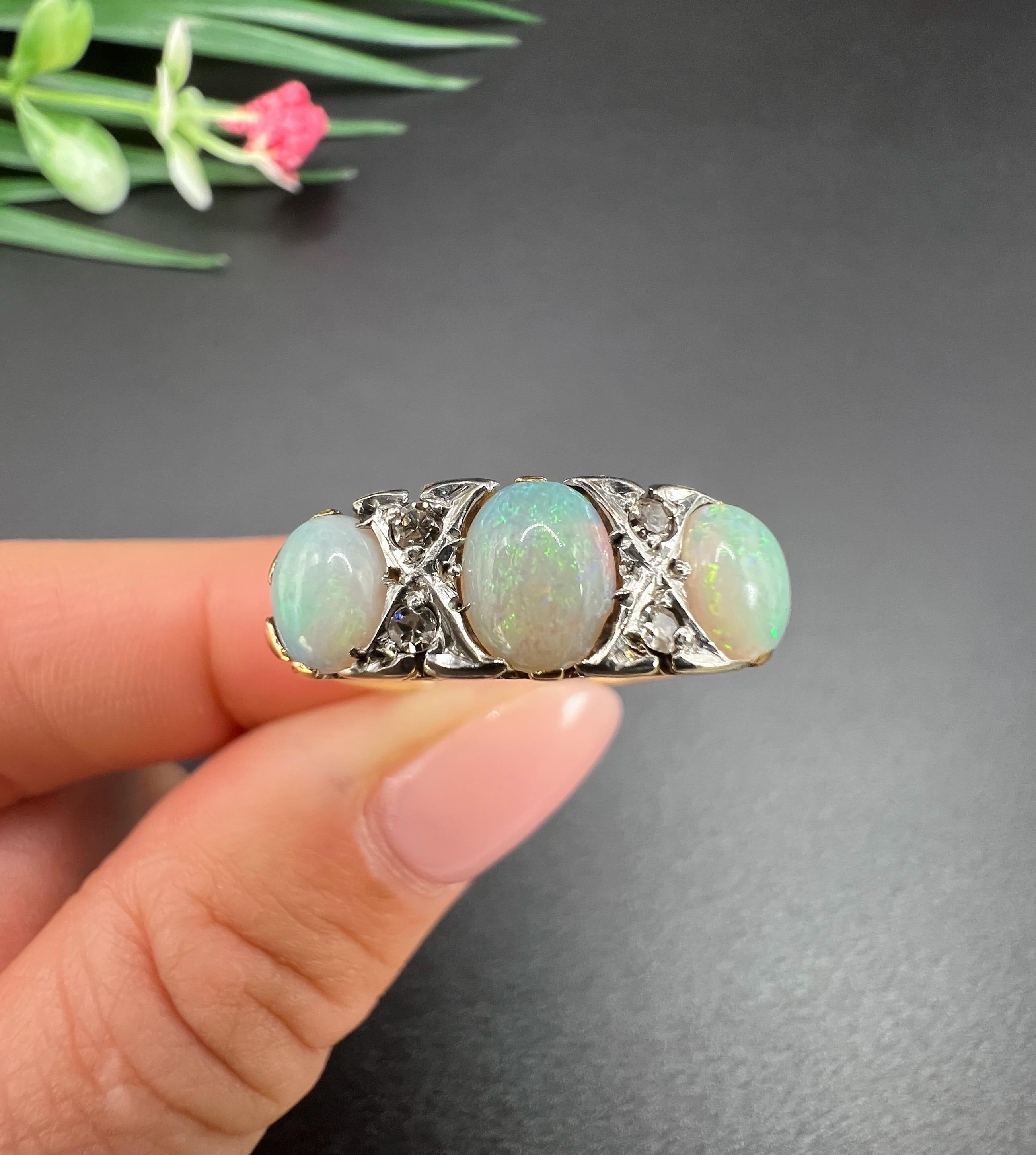 Antiker 18ct Gelbgold & Platin, Edwardianischer geschnitzter Opal und Diamantring im Angebot 5