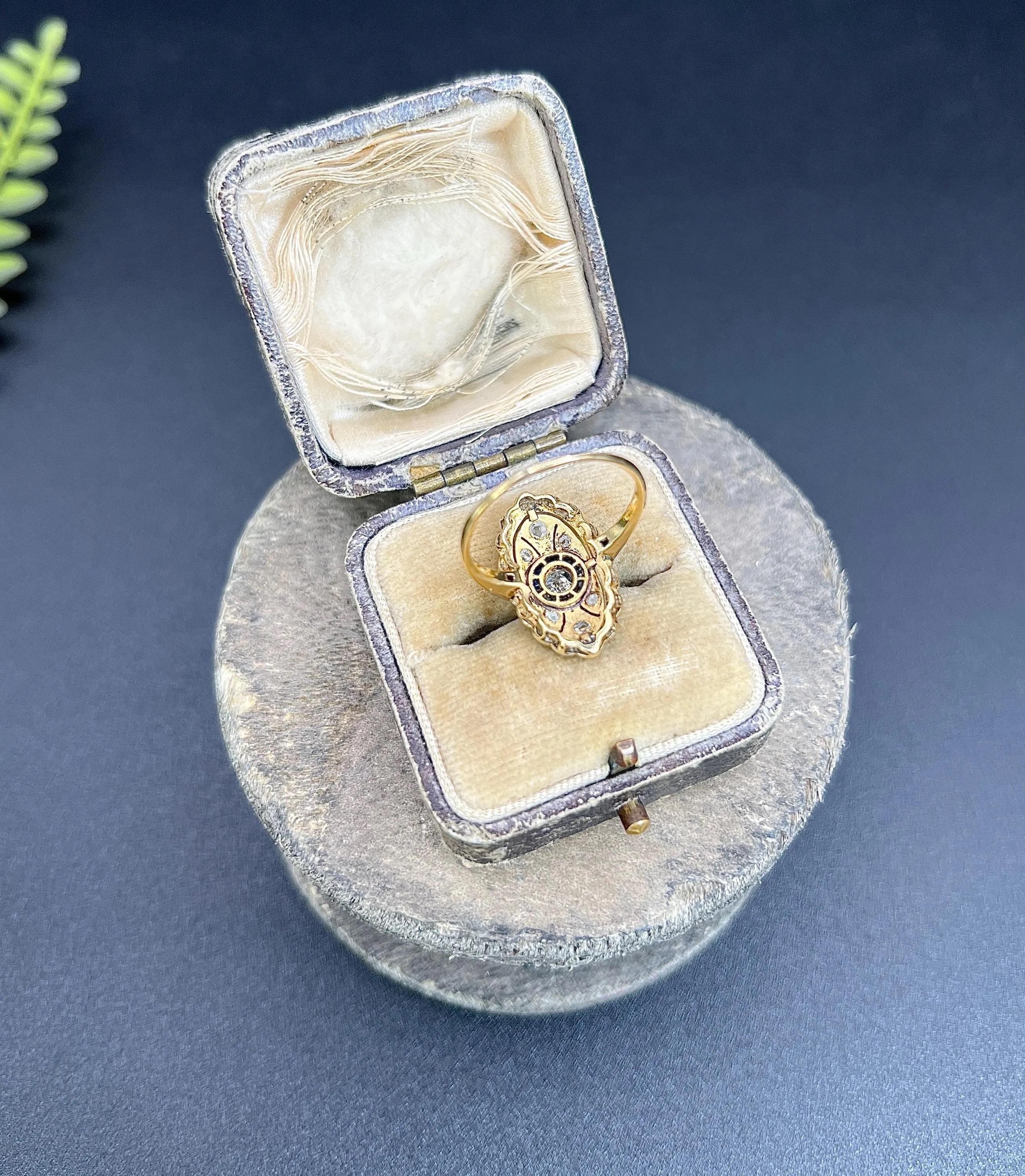 Bague cible édouardienne ancienne en or jaune 18 carats et platine, saphirs et diamants en vente 5