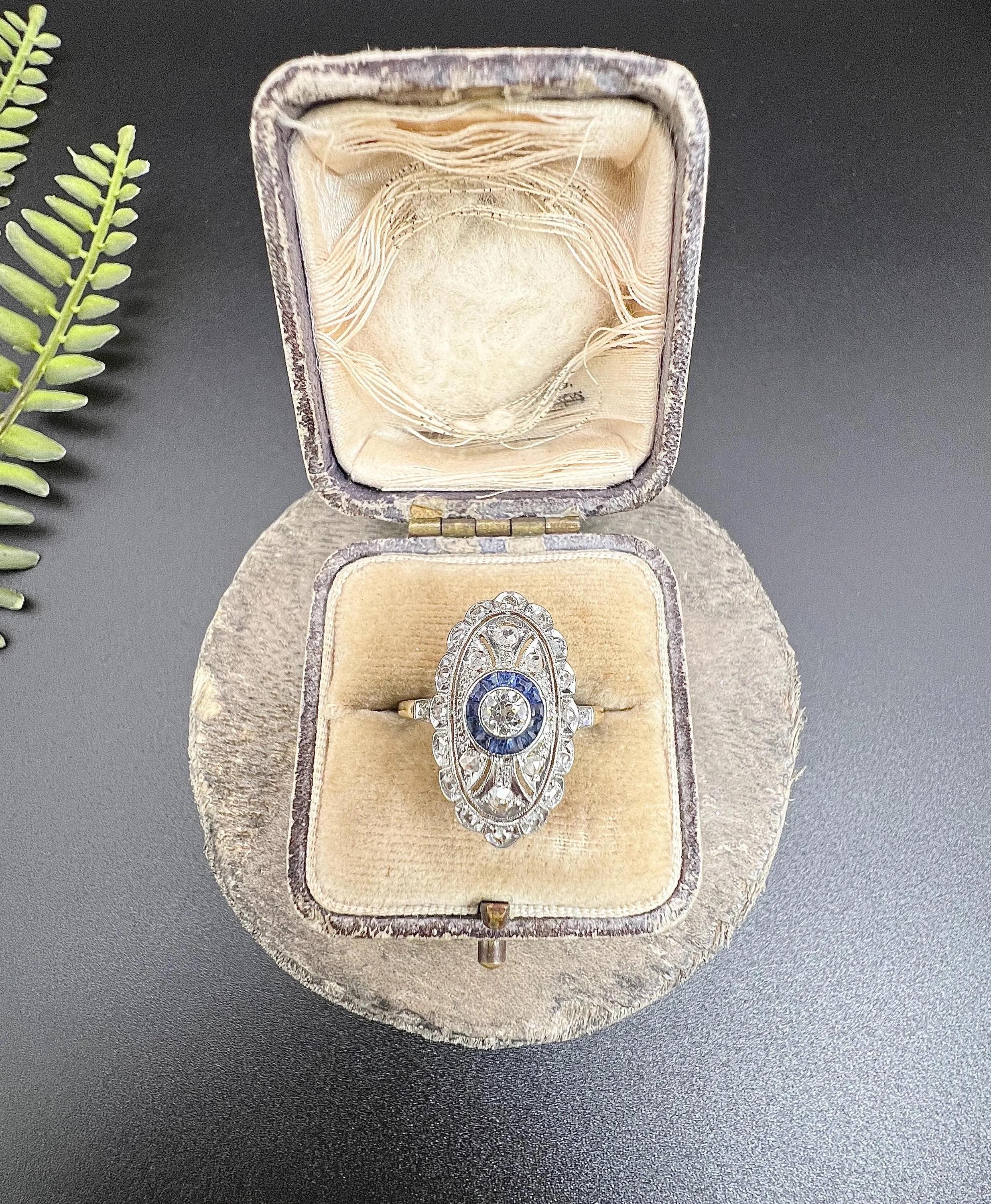 Taille mixte Bague cible édouardienne ancienne en or jaune 18 carats et platine, saphirs et diamants en vente