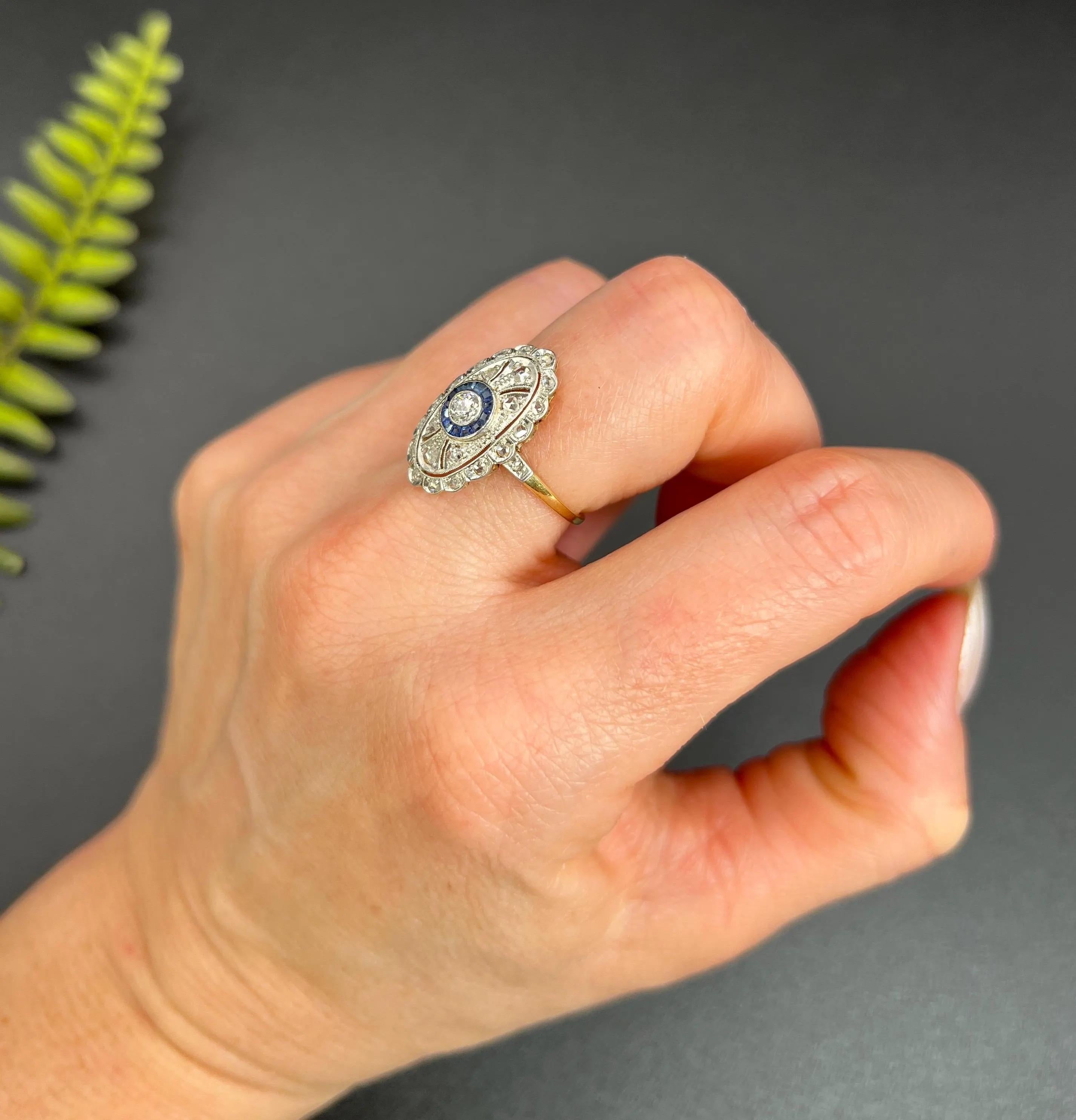 Bague cible édouardienne ancienne en or jaune 18 carats et platine, saphirs et diamants Unisexe en vente
