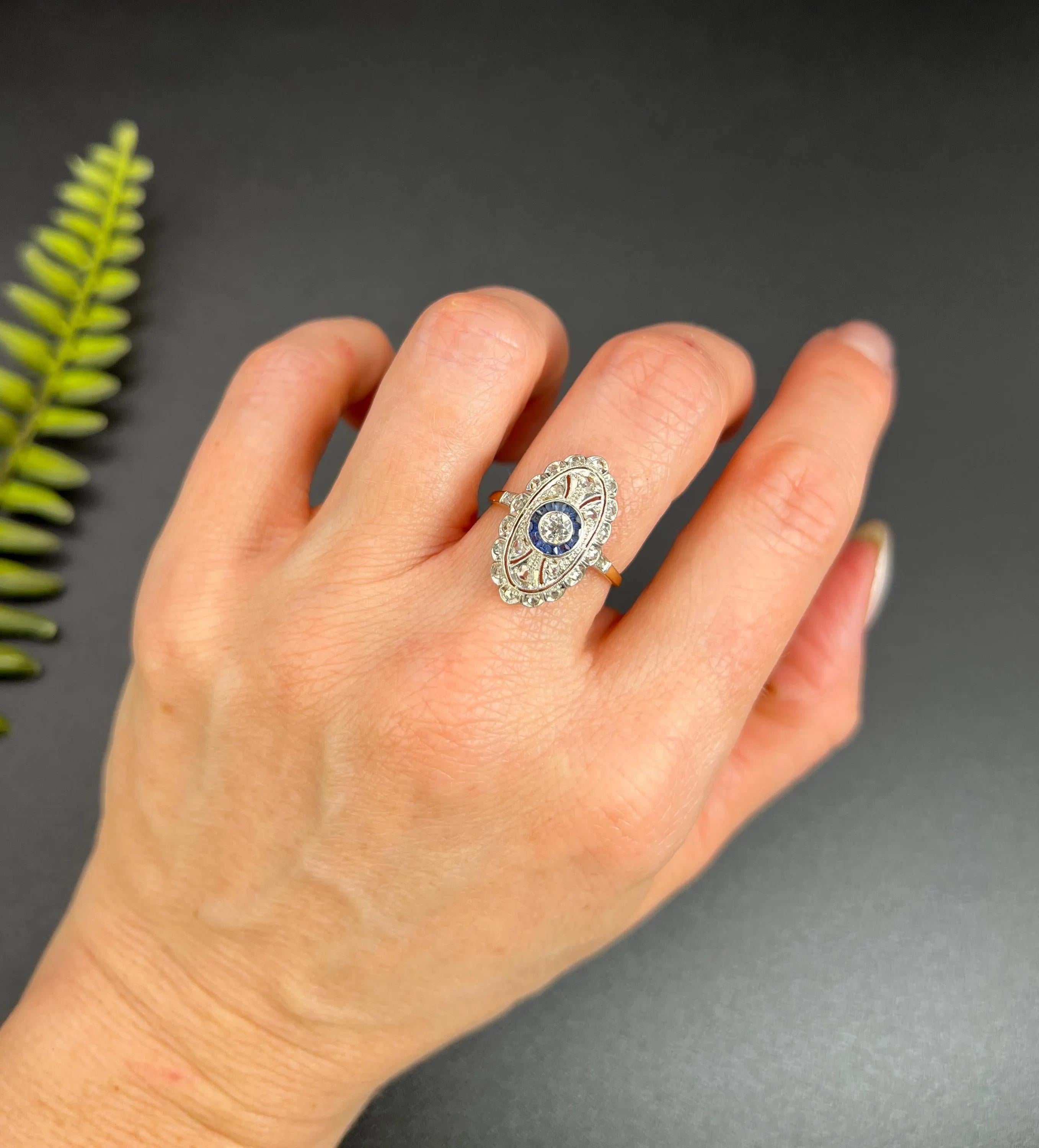 Bague cible édouardienne ancienne en or jaune 18 carats et platine, saphirs et diamants en vente 2