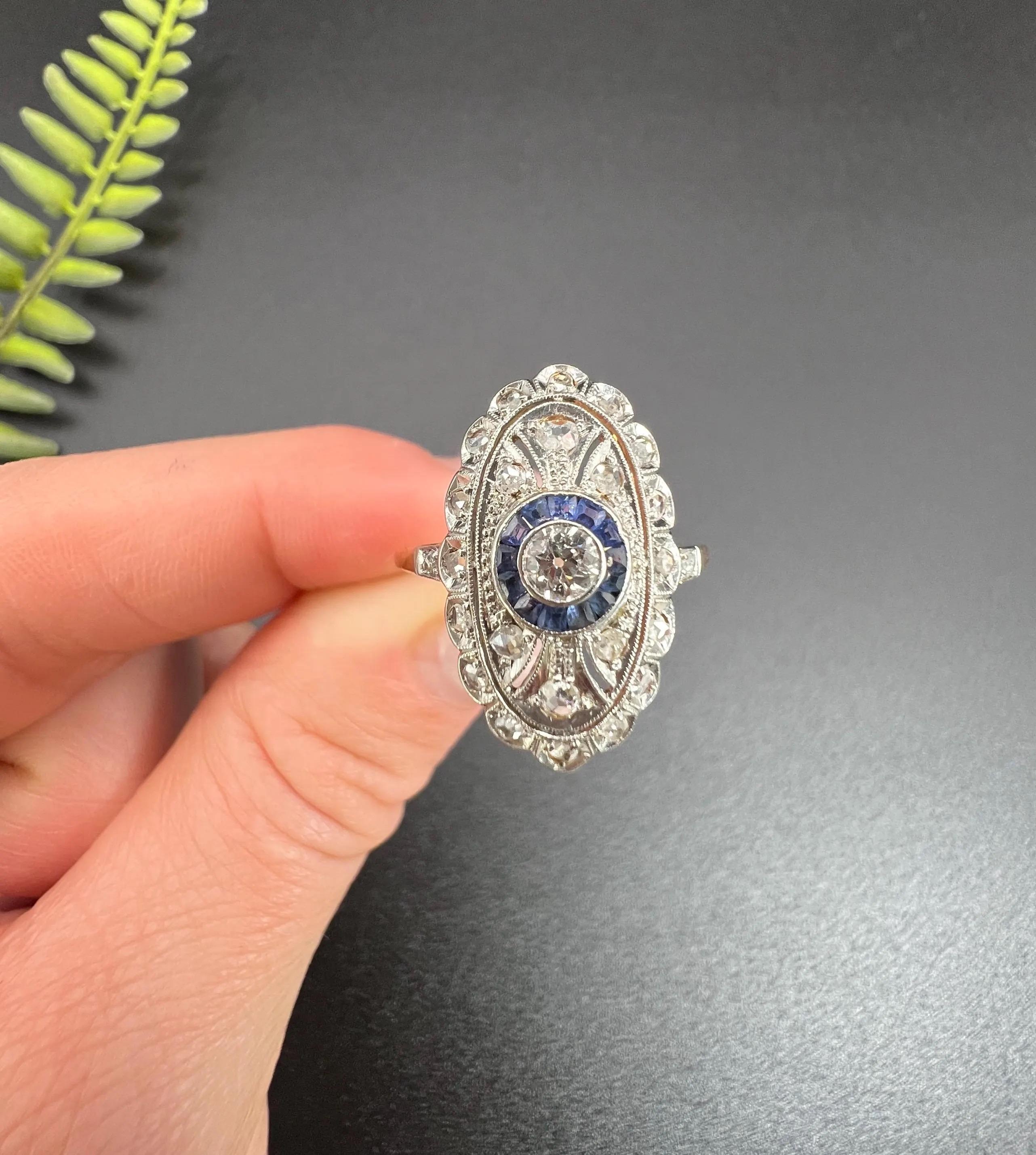 Bague cible édouardienne ancienne en or jaune 18 carats et platine, saphirs et diamants en vente 3