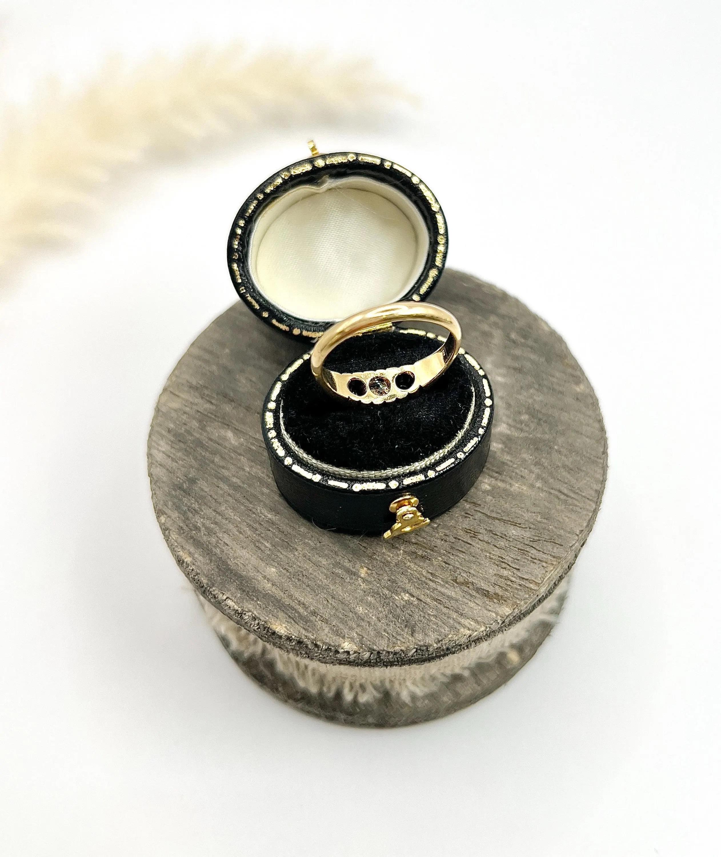 Antique 18ct Gold Sapphire & Diamond 3 Stone Ring Hallmarked Birmingham 1908 In Good Condition In Brighton, GB