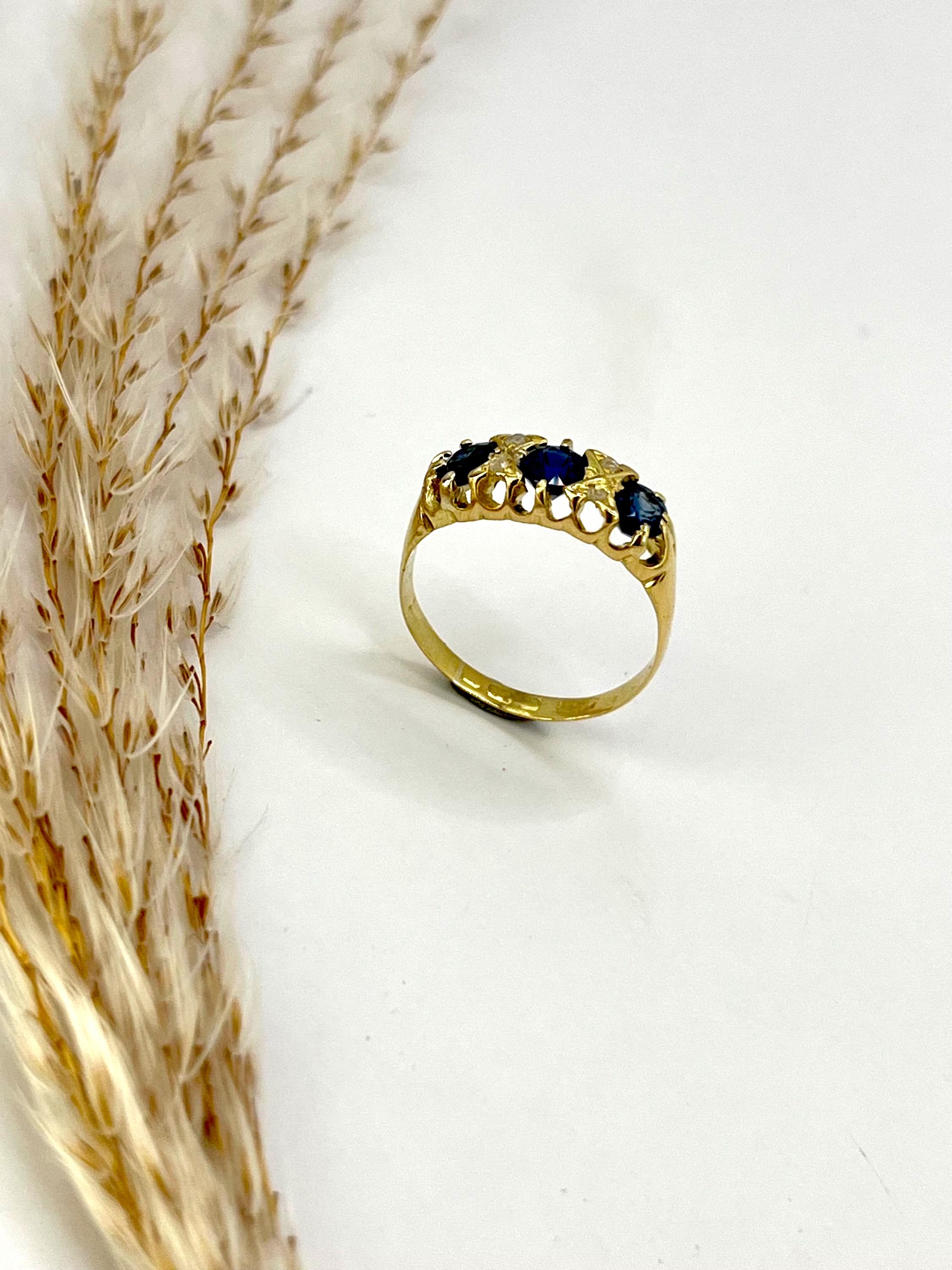 Antiker Ring aus 18 Karat Gelbgold, Saphir und Diamant, CIRCA 1900 im Angebot 4