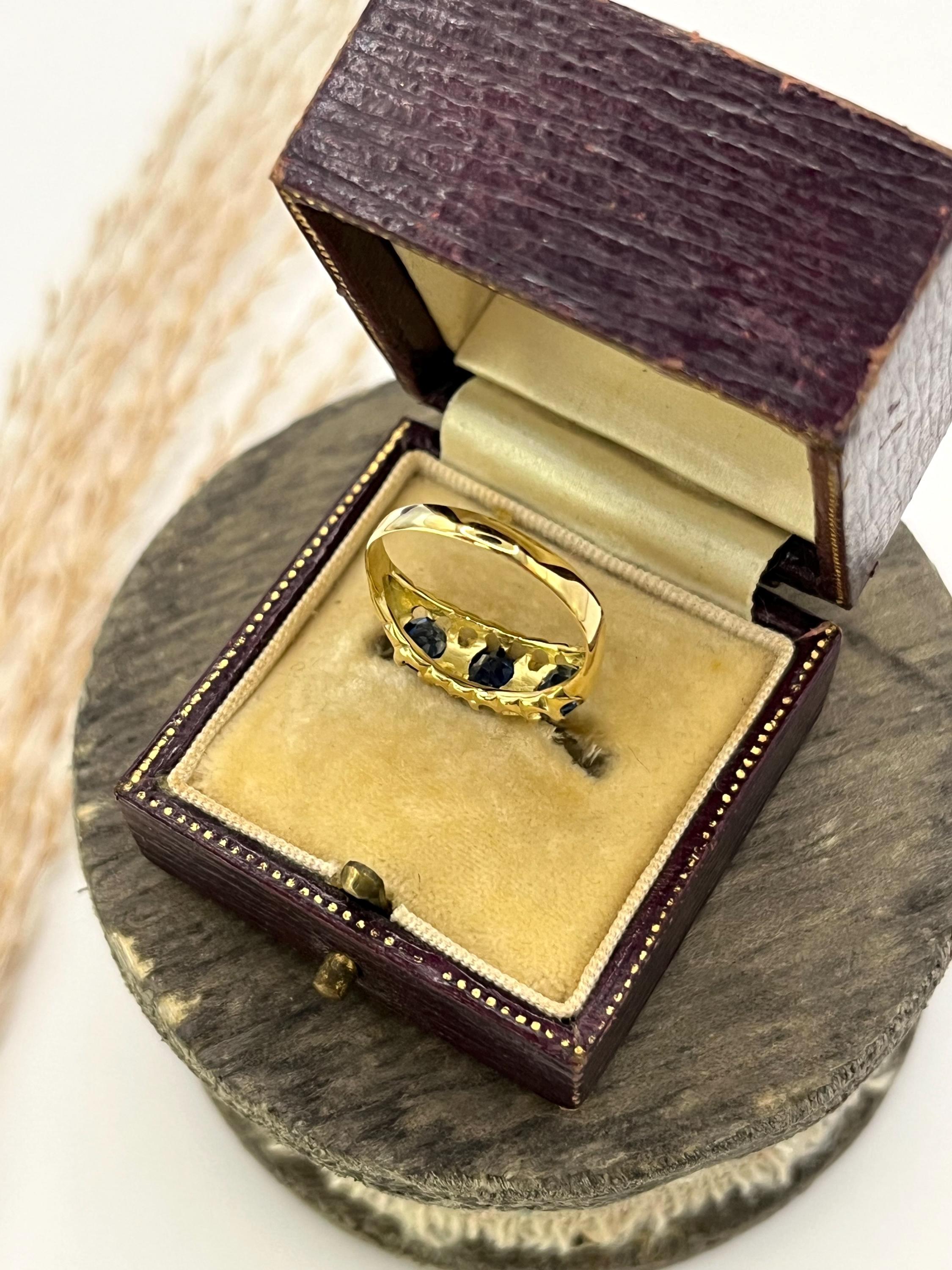 Antiker Ring aus 18 Karat Gelbgold, Saphir und Diamant, CIRCA 1900 im Angebot 5