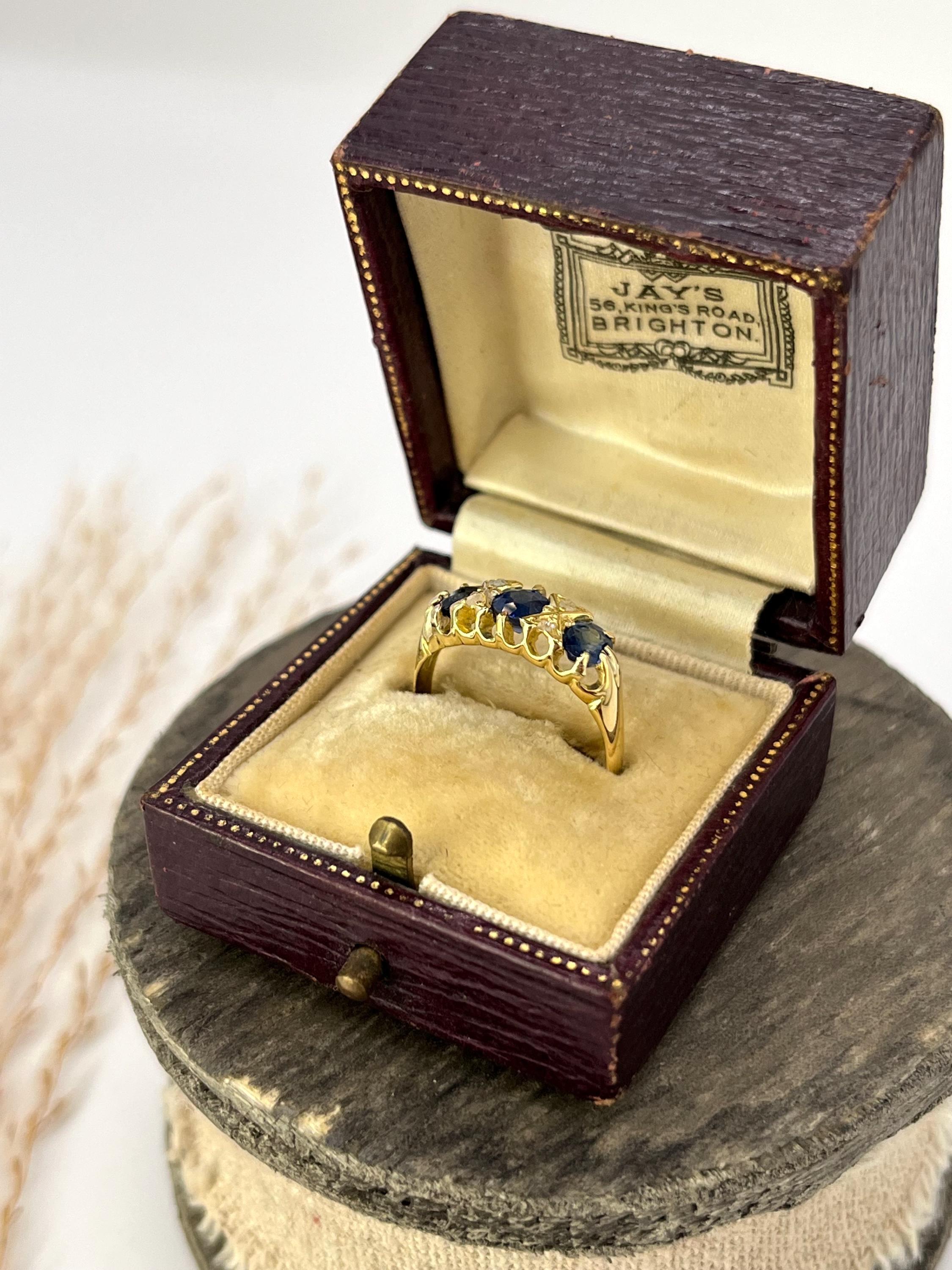 Antiker Ring aus 18 Karat Gelbgold, Saphir und Diamant, CIRCA 1900 (Rundschliff) im Angebot