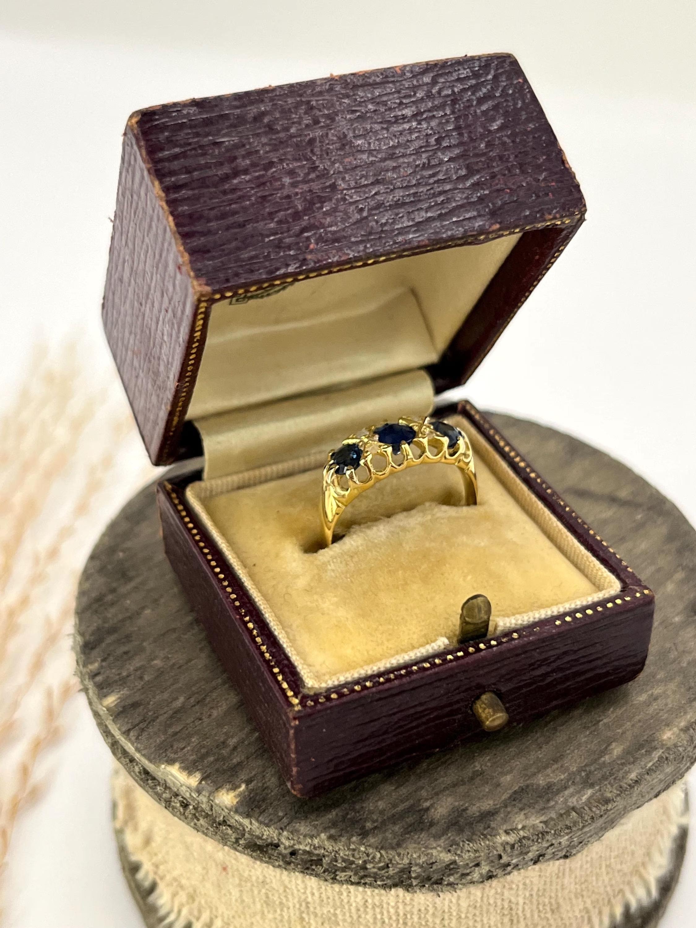Antiker Ring aus 18 Karat Gelbgold, Saphir und Diamant, CIRCA 1900 im Zustand „Gut“ im Angebot in Brighton, GB