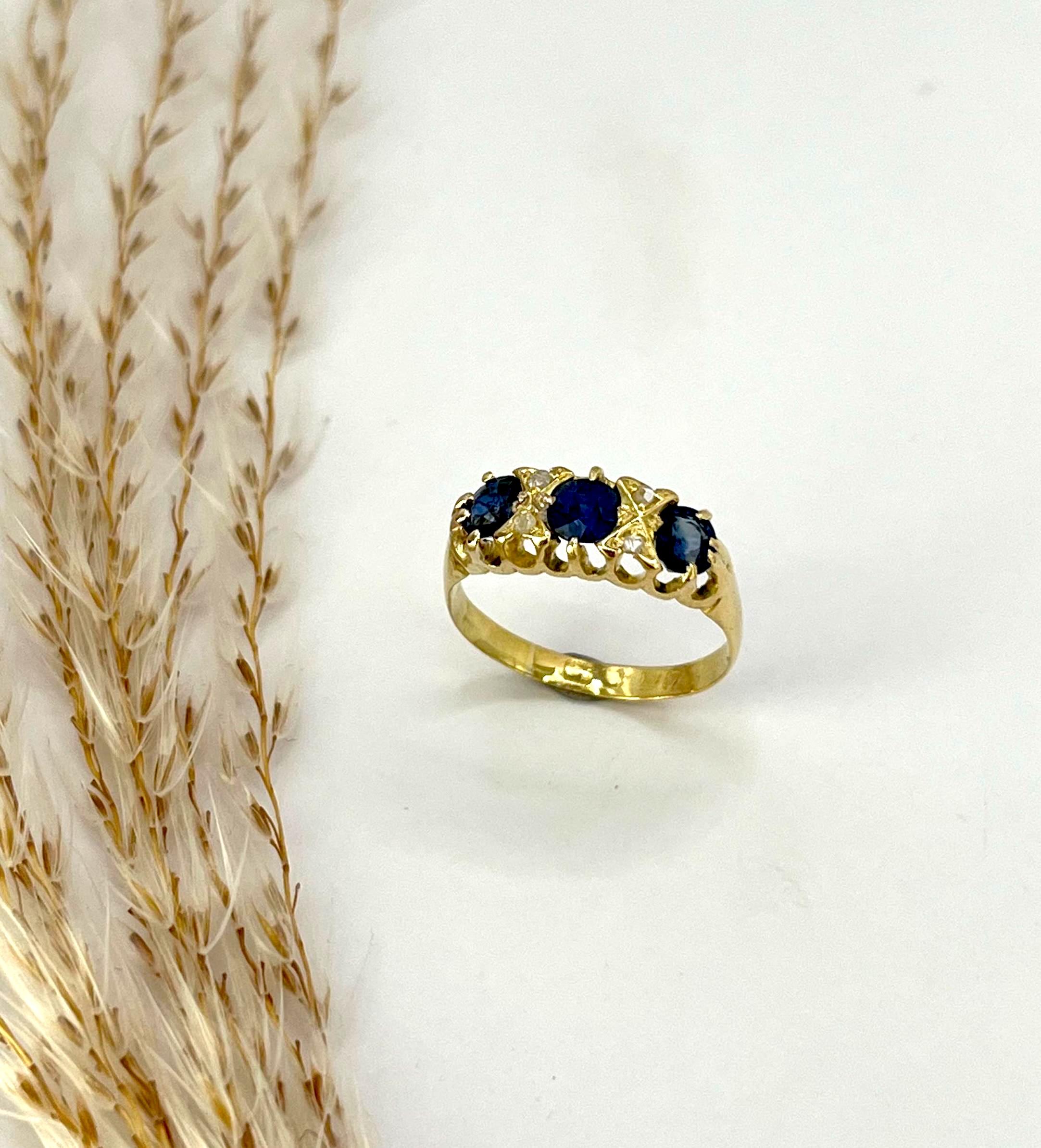 Antiker Ring aus 18 Karat Gelbgold, Saphir und Diamant, CIRCA 1900 im Angebot 1