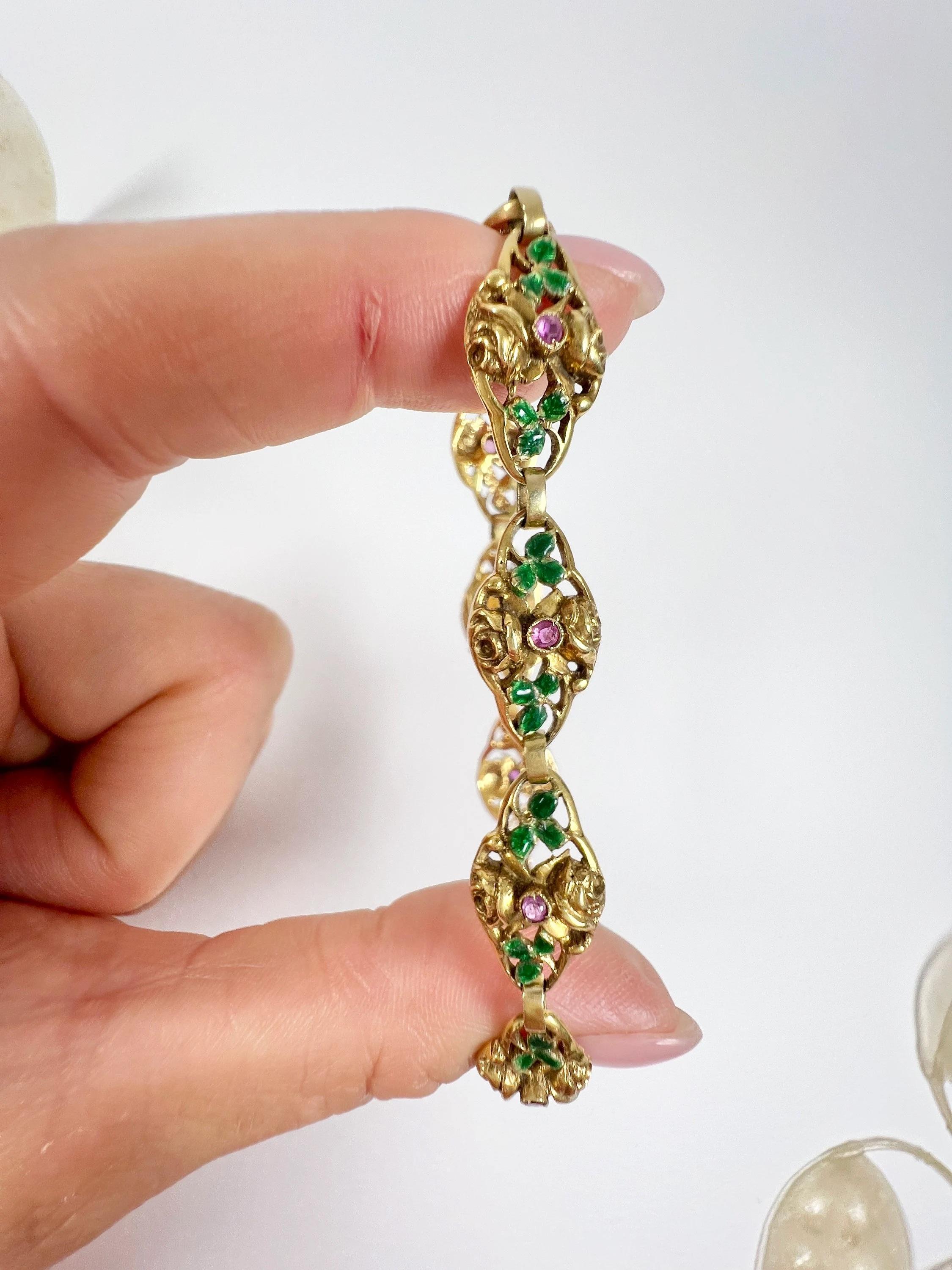 Bracelet ancien en or jaune 18 carats estampillé, maillons fantaisie en rubis et émail des années 1920 en vente 5