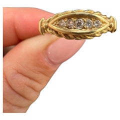 Antiguo anillo eduardiano de oro amarillo de 18 ct con 5 diamantes y borde de cuerda