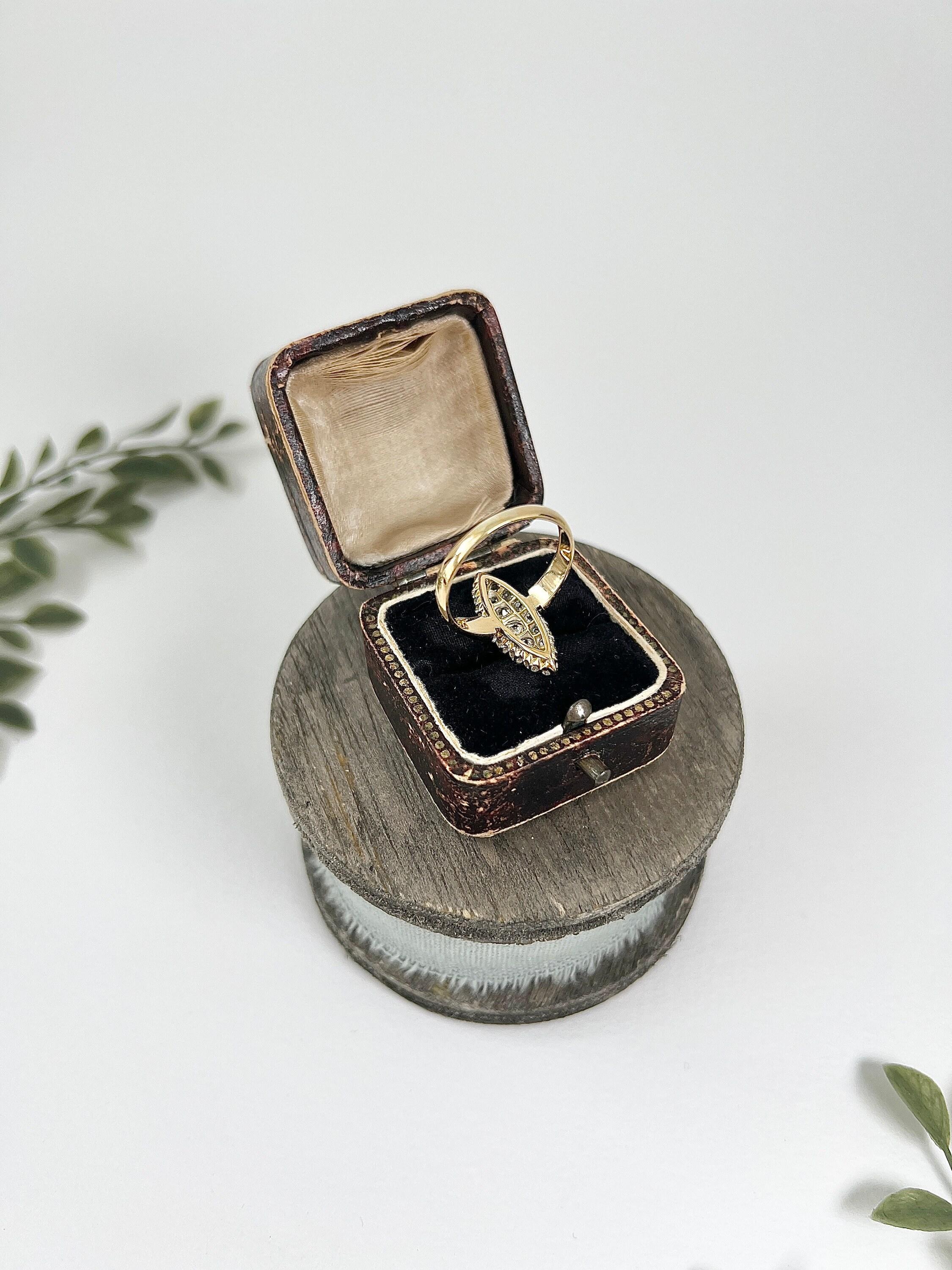 Women's or Men's Antique 18ct Yellow Gold Stamped, Victorian Diamond Marquise/Navette Ring For Sale