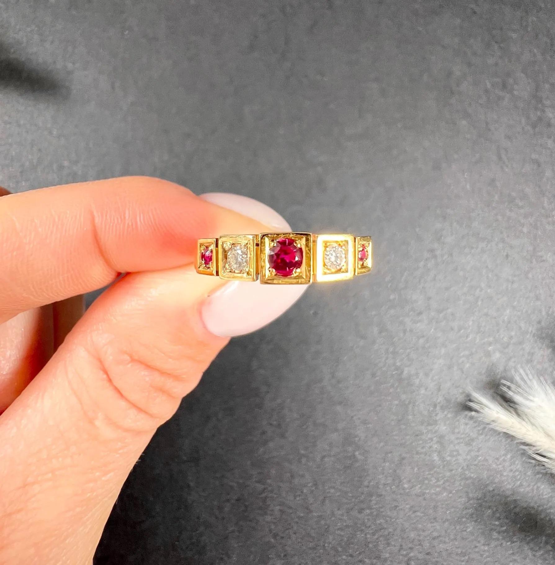 Antique 18ct Yellow Gold Stamped, Victorian Ruby & Diamond Five Stone Ring For Sale 5