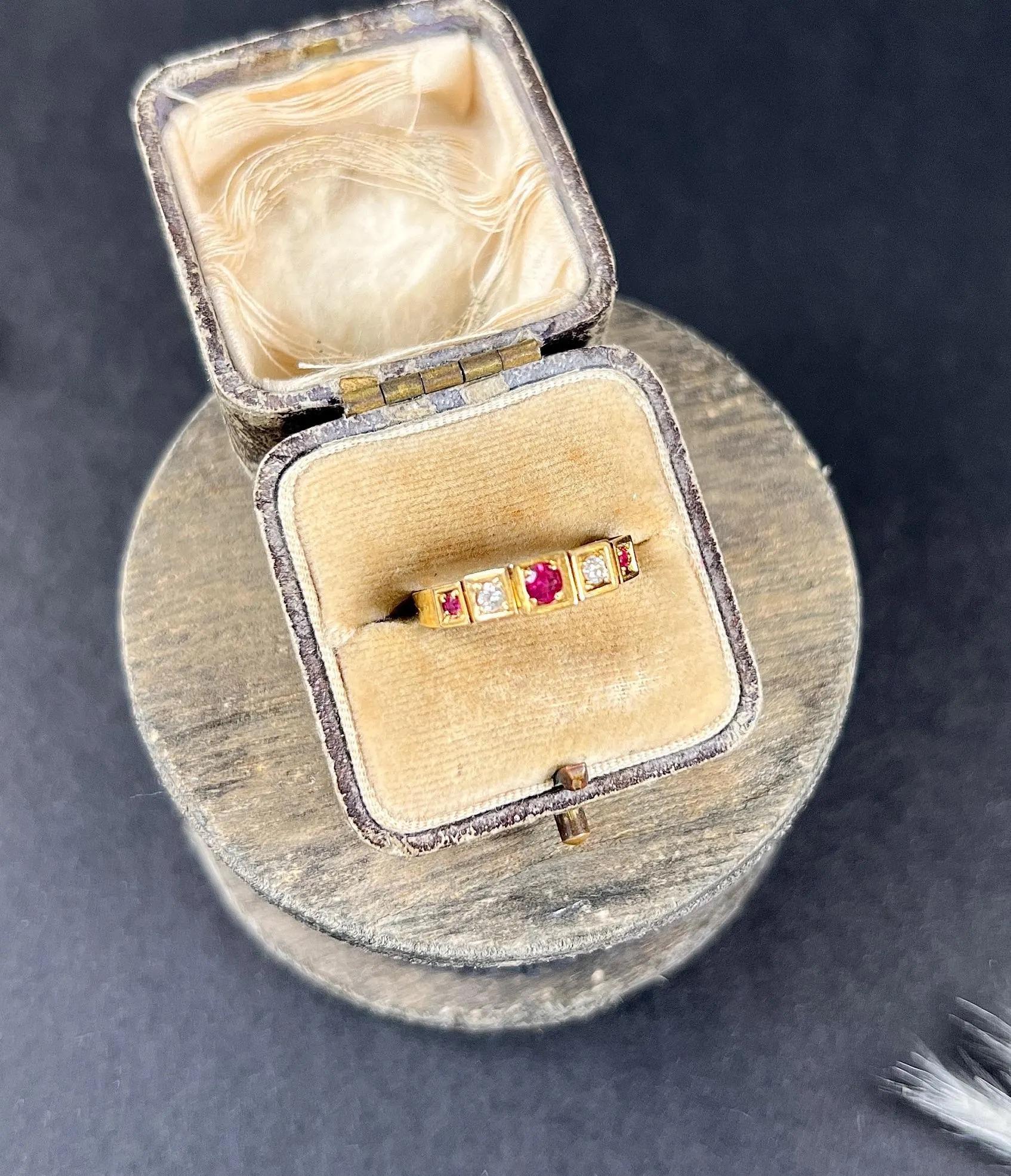 Antique 18ct Yellow Gold Stamped, Victorian Ruby & Diamond Five Stone Ring For Sale 6