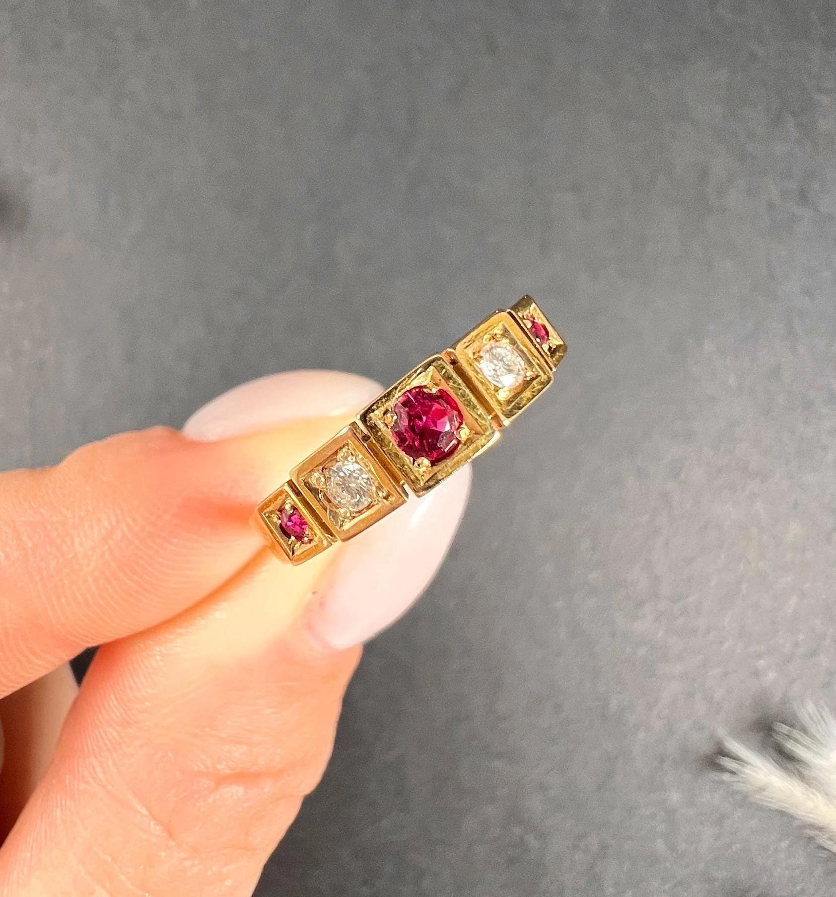 Antique 18ct Yellow Gold Stamped, Victorian Ruby & Diamond Five Stone Ring For Sale 3