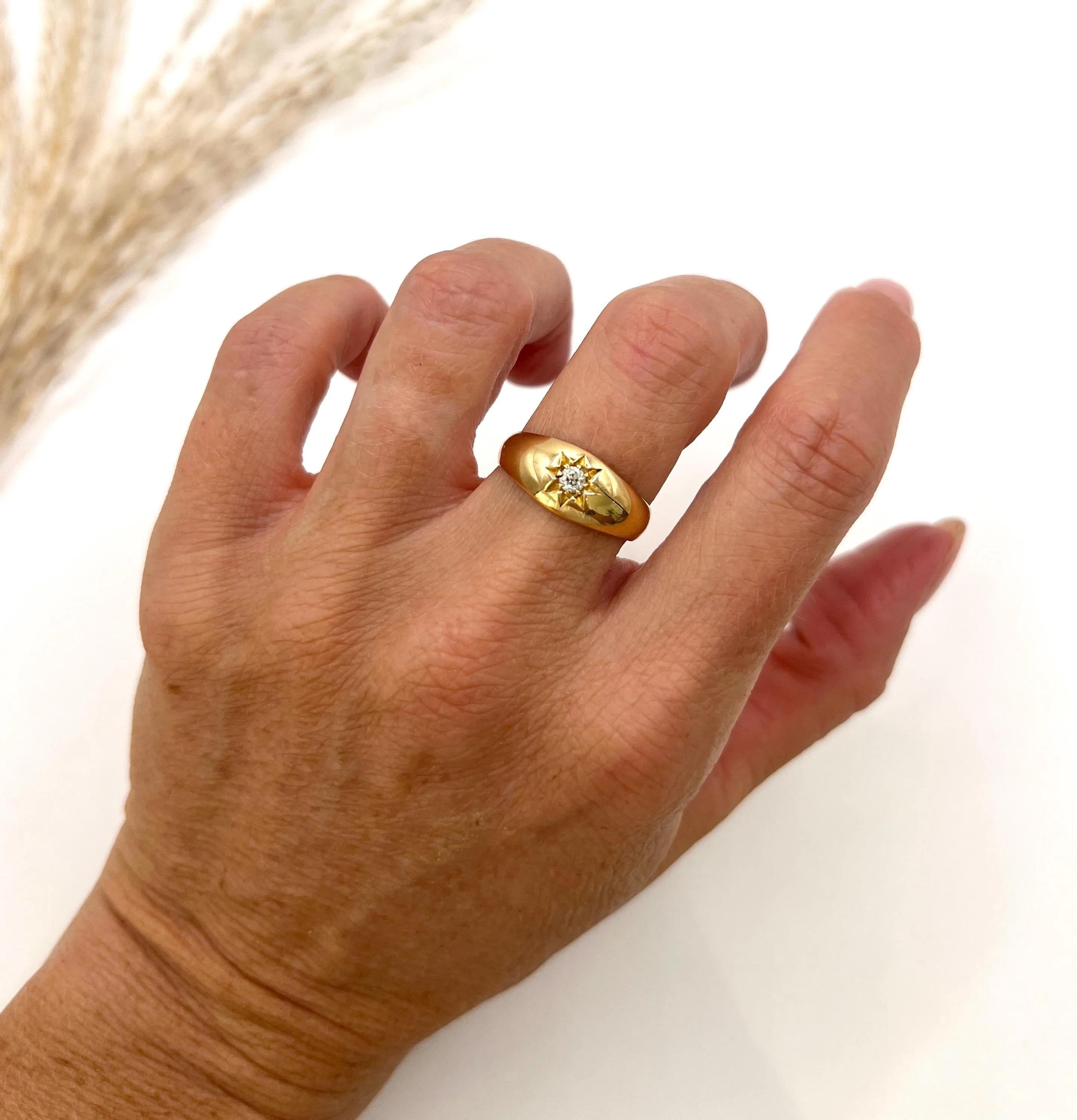 Taille brillant Bague ancienne en or jaune 18ct, sertie de diamants en étoile, poinçonnée Birmingham 1914 en vente