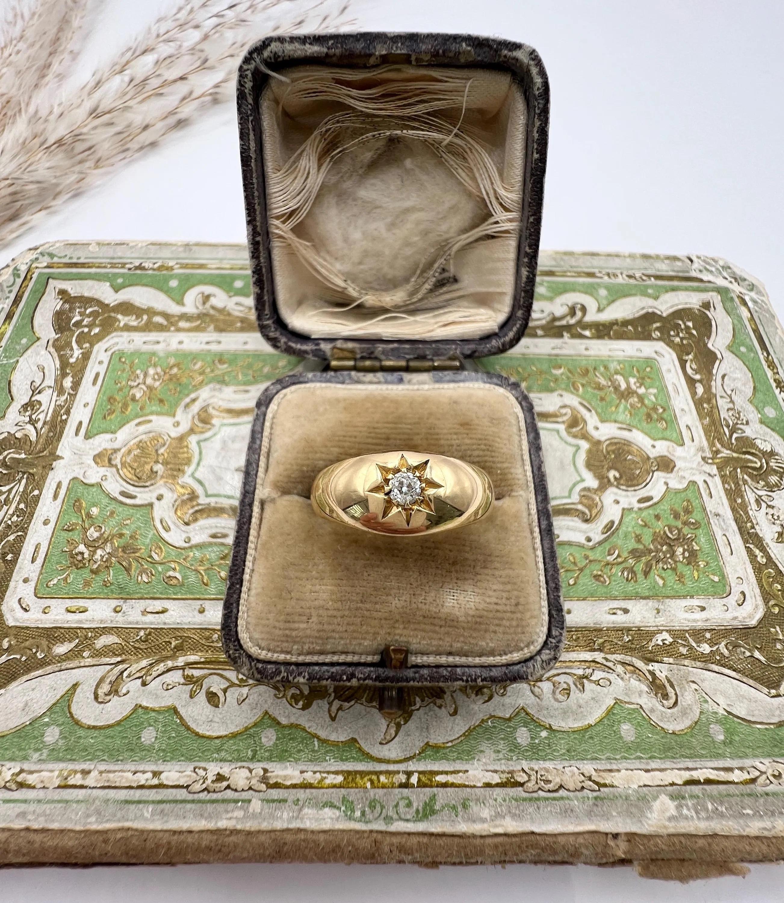 Bague ancienne en or jaune 18ct, sertie de diamants en étoile, poinçonnée Birmingham 1914 en vente 2