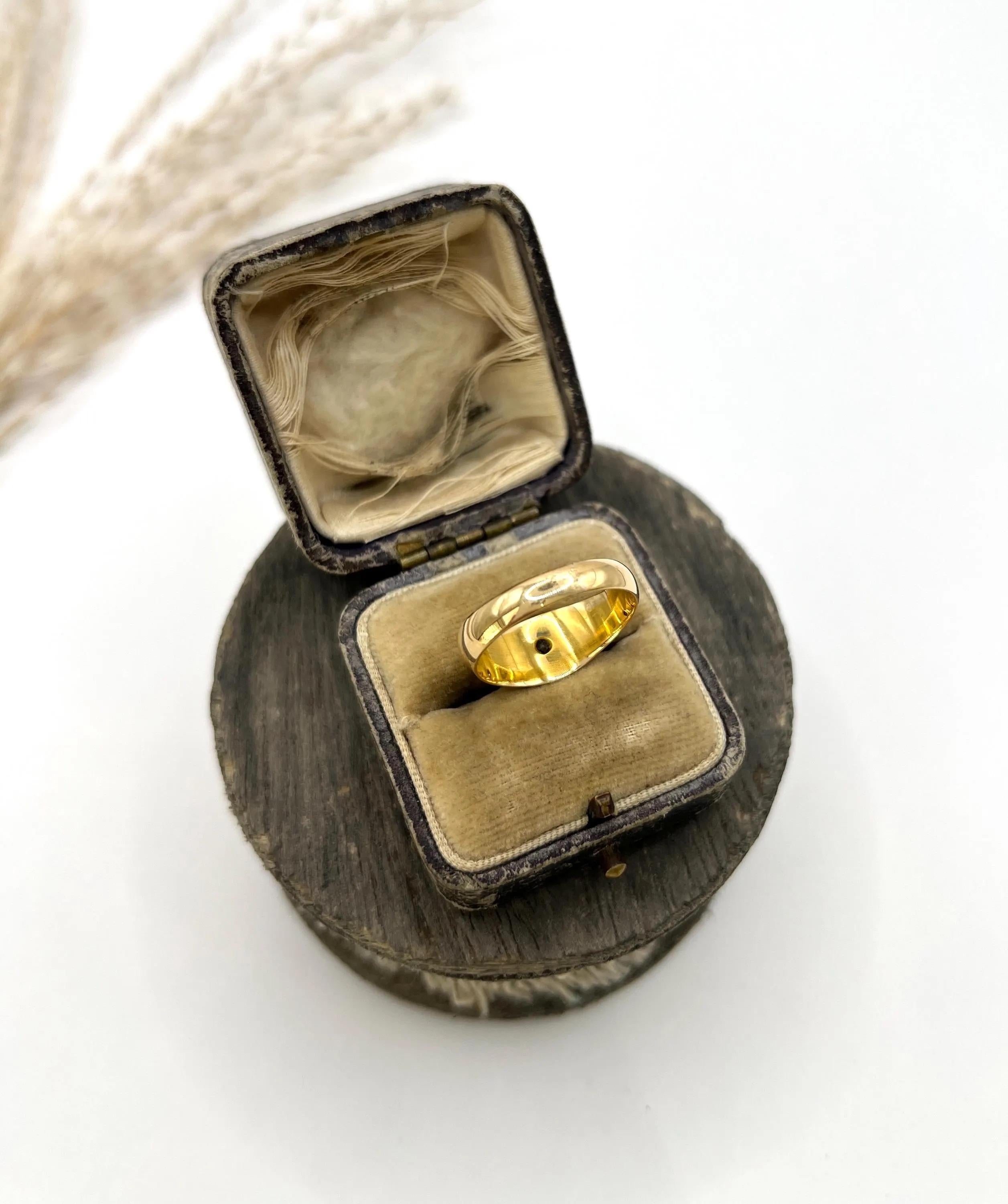 Bague ancienne en or jaune 18ct, sertie de diamants en étoile, poinçonnée Birmingham 1914 en vente 4