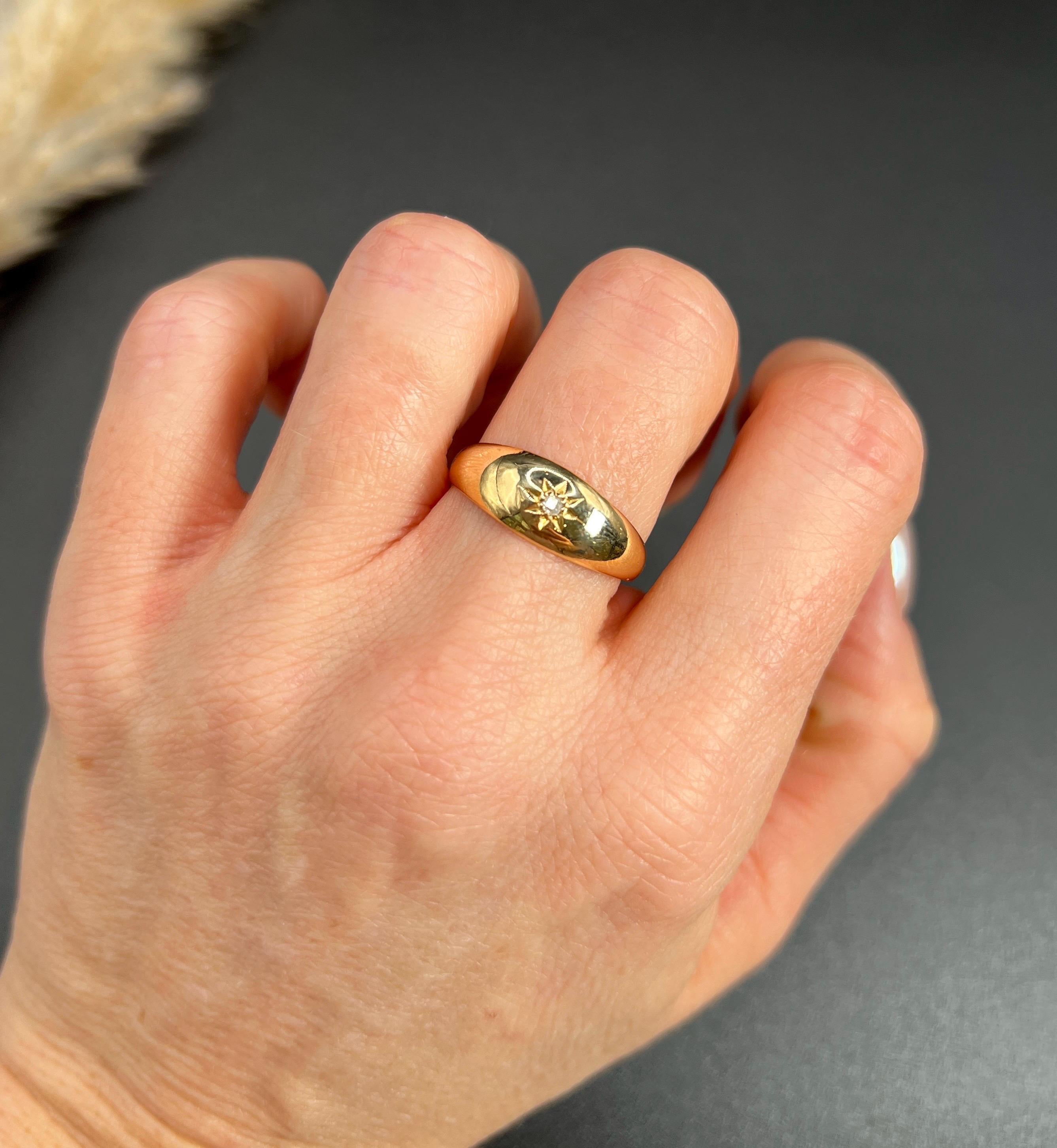 Antique Band Ring 

18ct Gold 

Hallmarked Birmingham 1917

This 18ct yellow gold ring is an exquisite piece of jewellery that is sure to catch your eye. It features a beautifully tapered band made from high-quality yellow gold. The ring is set with