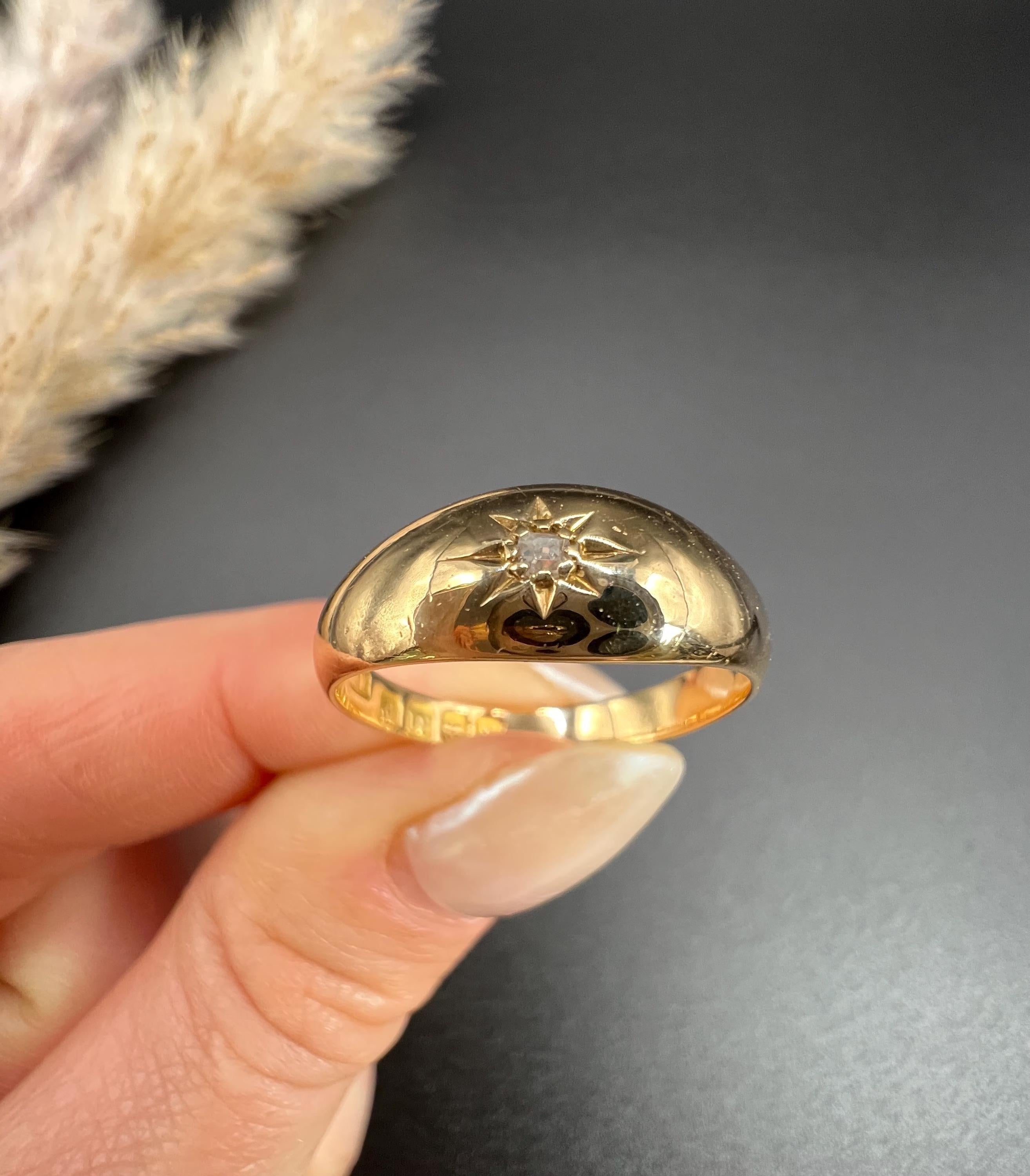 Antique 18ct Yellow Gold, Star Set Diamond Band Ring, Hallmarked Birmingham 1917 For Sale 4