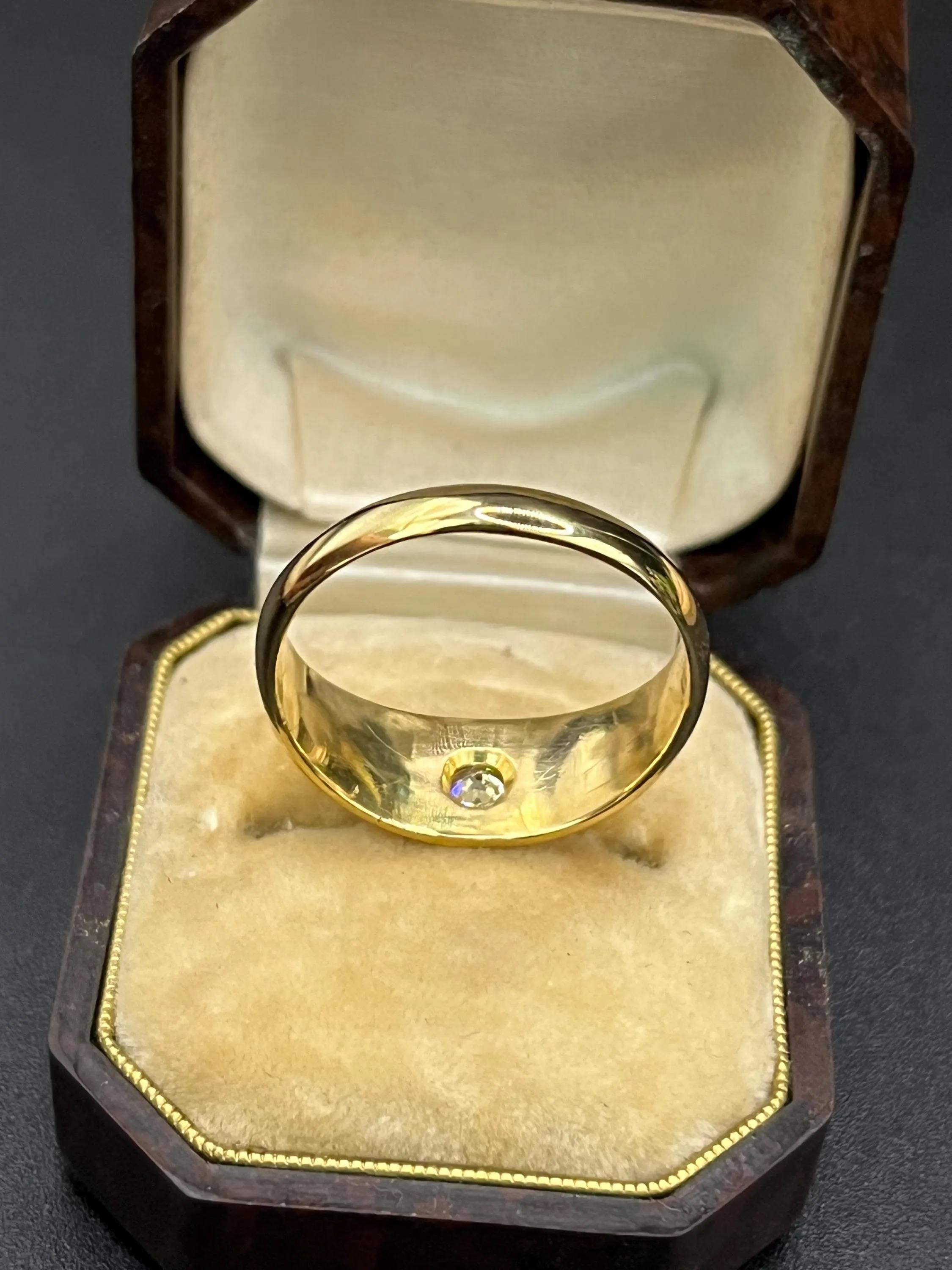 Antique 18ct Yellow Gold, Star Set Old Cut Diamond Band Ring For Sale 5