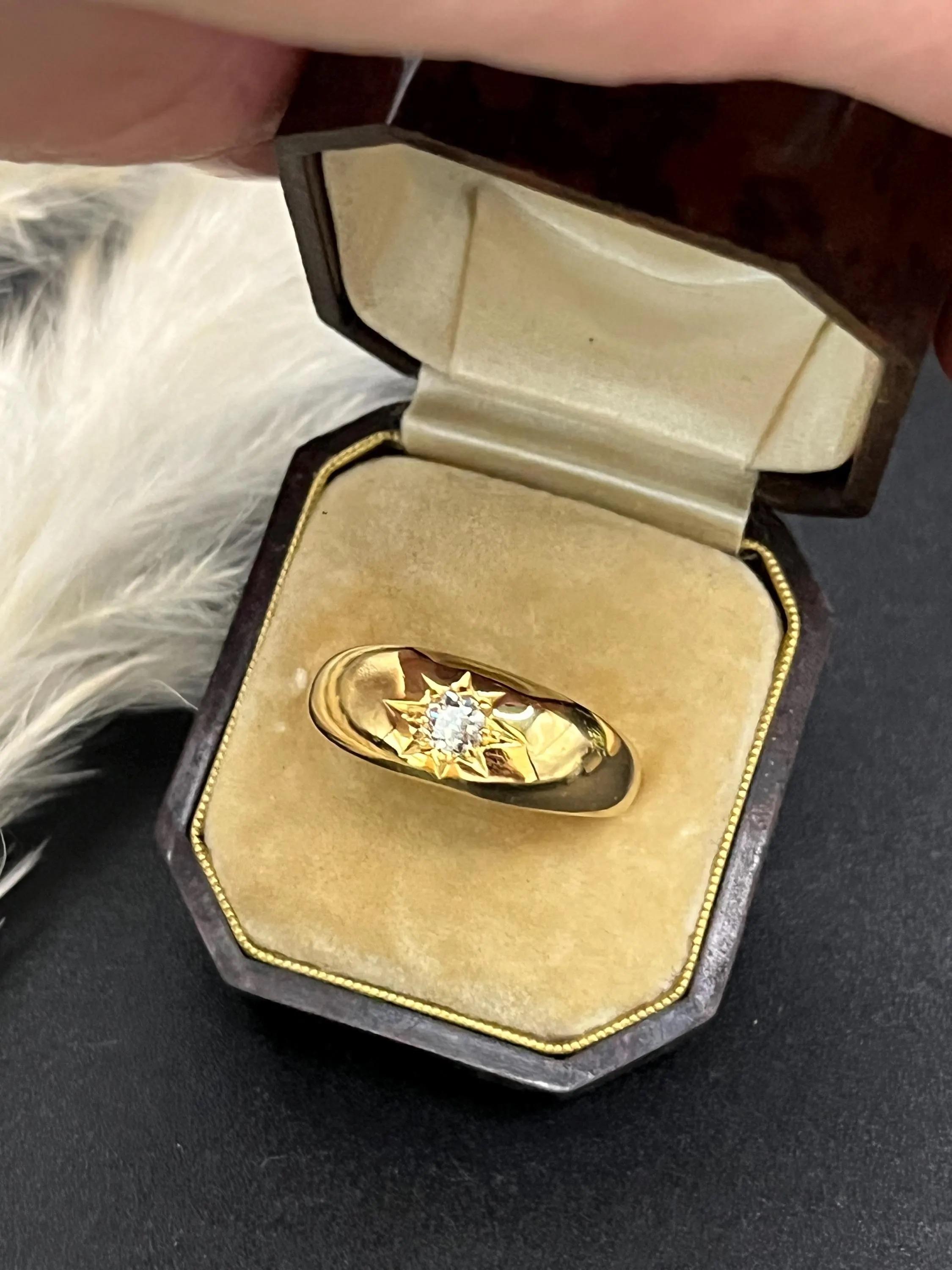 Edwardian Antique 18ct Yellow Gold, Star Set Old Cut Diamond Band Ring For Sale