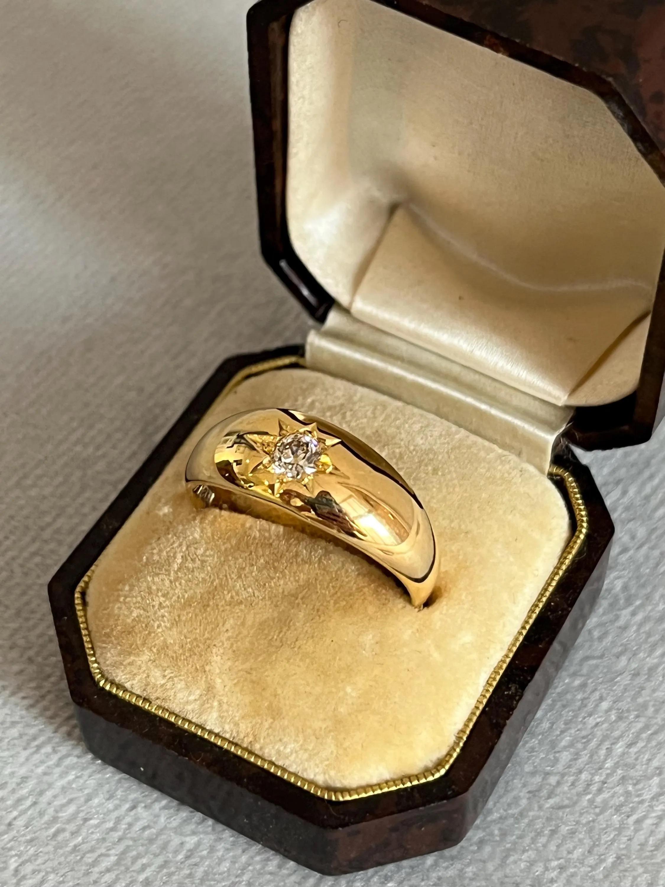 Old European Cut Antique 18ct Yellow Gold, Star Set Old Cut Diamond Band Ring For Sale