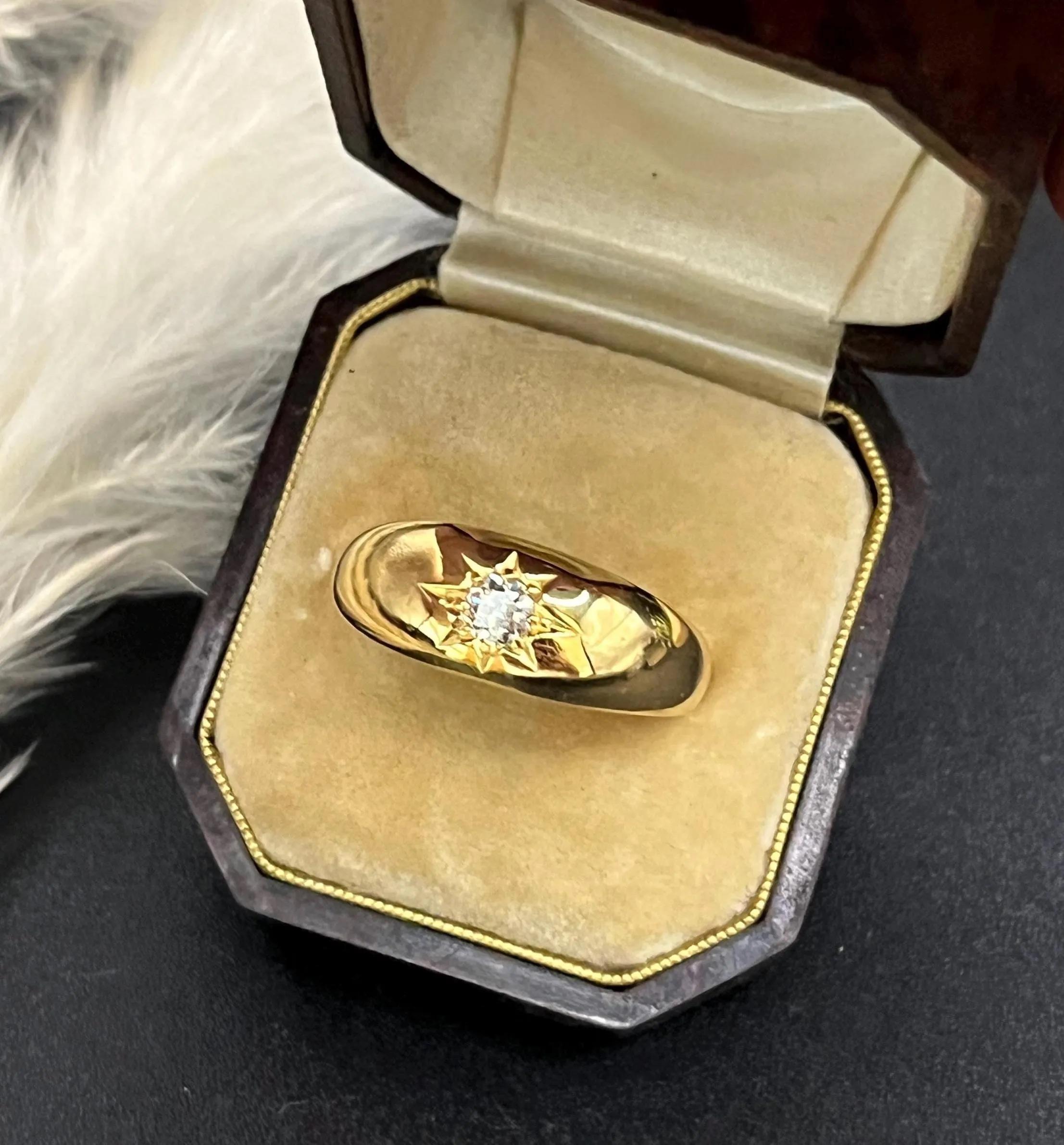 Antique 18ct Yellow Gold, Star Set Old Cut Diamond Band Ring For Sale 1