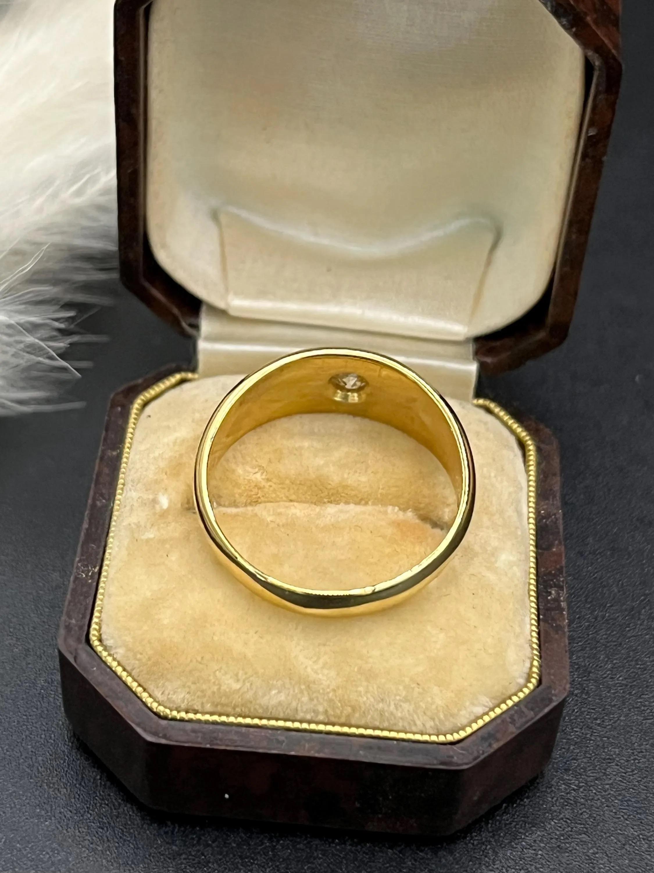 Antique 18ct Yellow Gold, Star Set Old Cut Diamond Band Ring For Sale 2