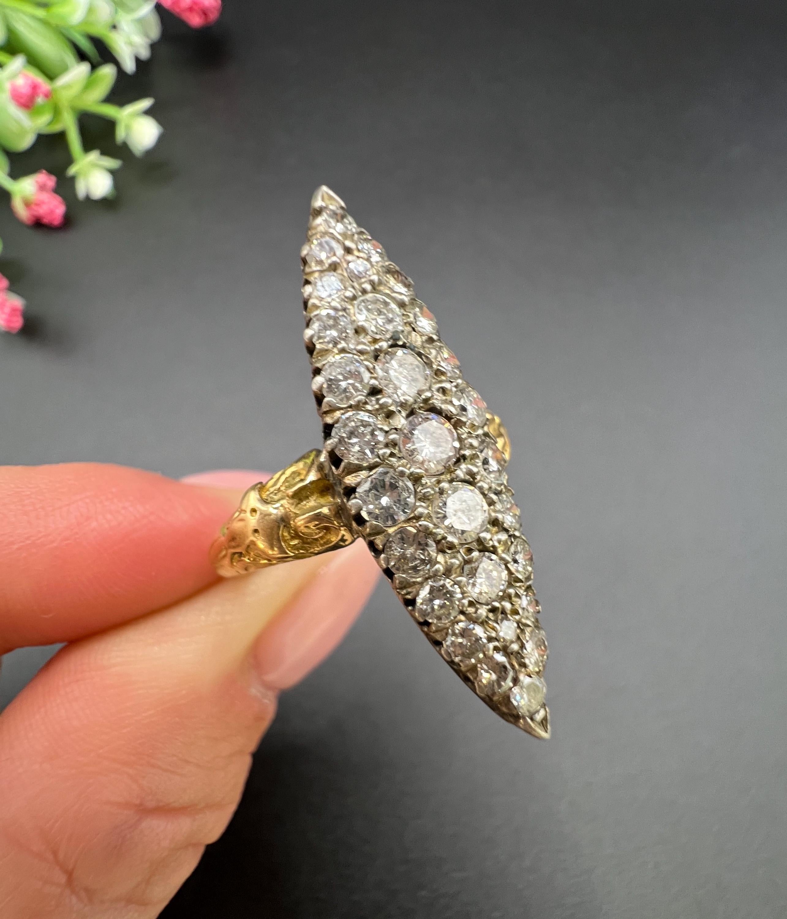 Antiguo Anillo Victoriano de Oro Amarillo de 18 Quilates con Diamantes Marquesa / Navette de 2,20 Quilates en venta 5