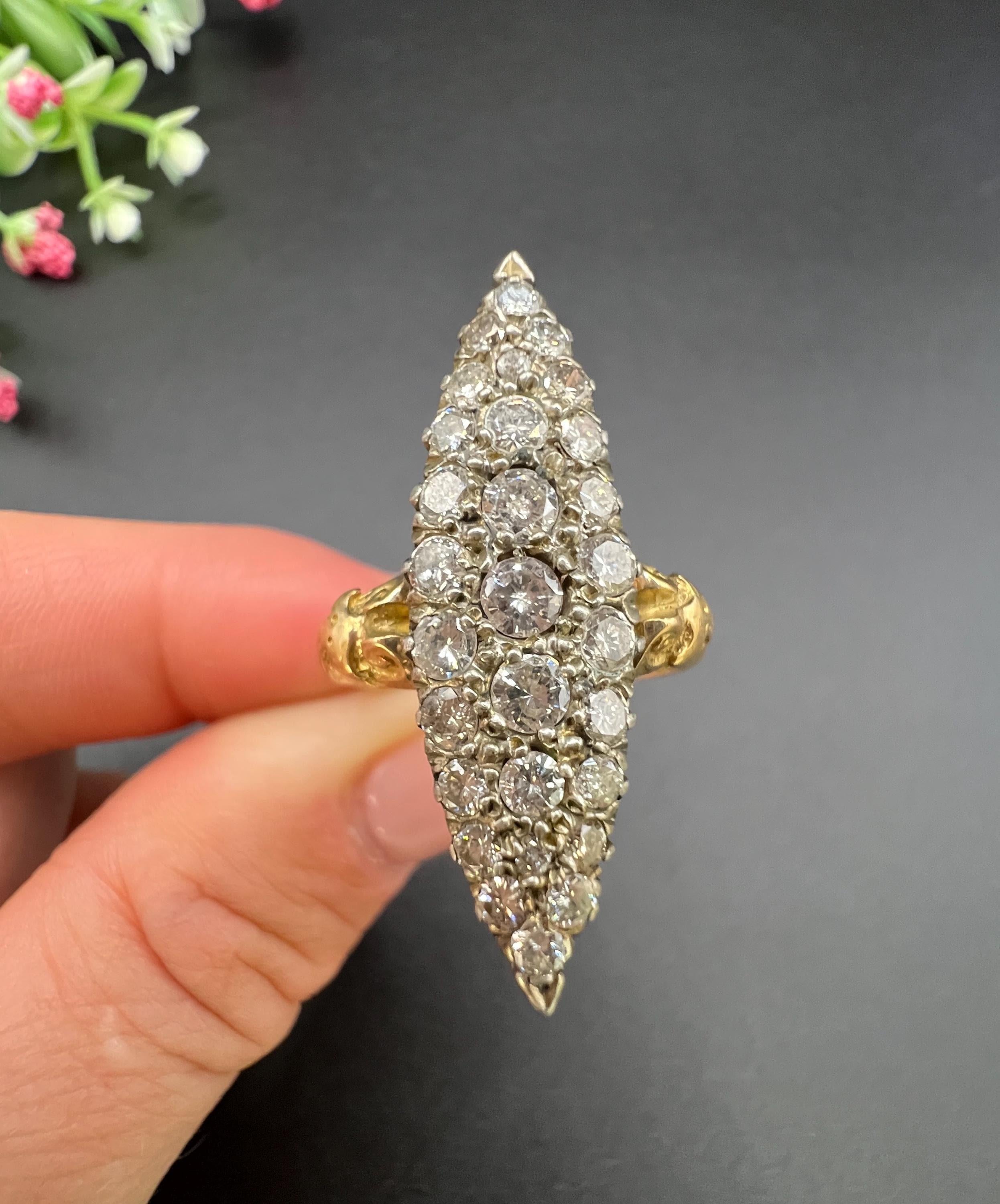 Antiguo Anillo Victoriano de Oro Amarillo de 18 Quilates con Diamantes Marquesa / Navette de 2,20 Quilates en venta 6