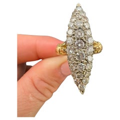 Antiguo Anillo Victoriano de Oro Amarillo de 18 Quilates con Diamantes Marquesa / Navette de 2,20 Quilates
