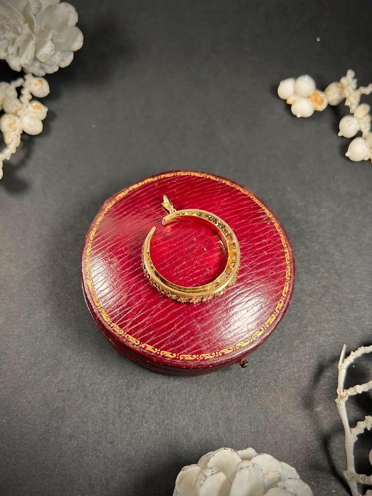 Pendentif Victorien Or Rose 18k Avec Croissant De Lune Et Perles – Circa 1880 – Occasion