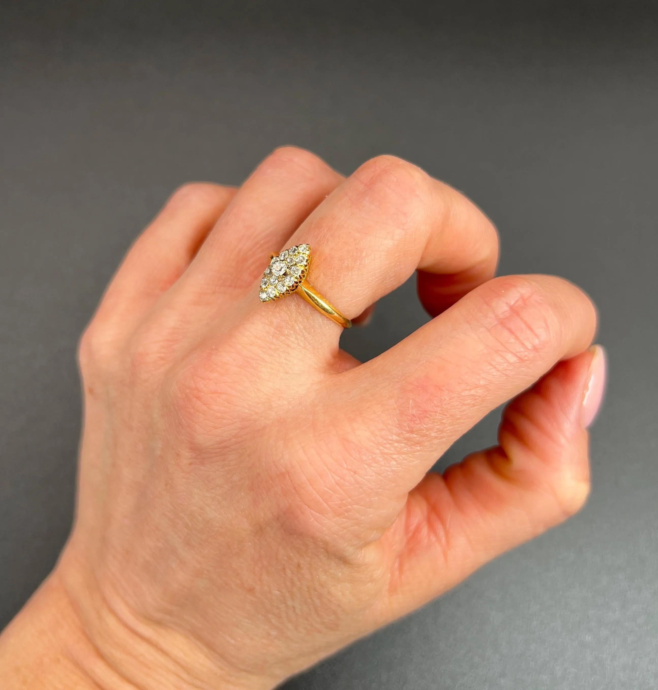 Bague d'antiquités diamant 

Or 18 carats

Circa 1880 

Remontez le temps avec cette exquise bague en or jaune 18ct, conçue avec art dans l'enchanteresse époque victorienne. Cette superbe pièce présente une captivante forme de marquise (navette),