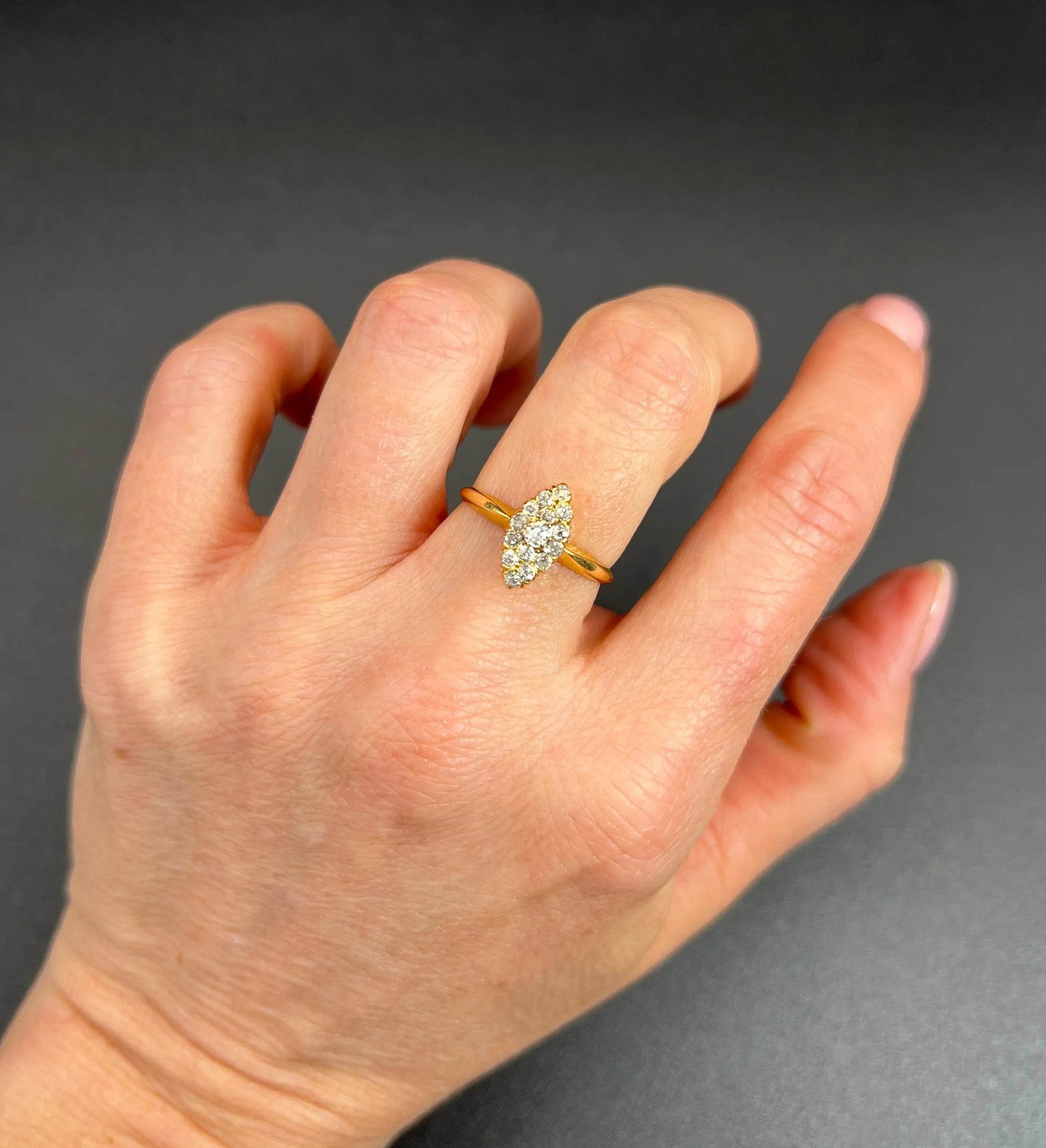 Bague ancienne en or jaune 18ct, marquise / navette en diamant de style victorien en vente 1