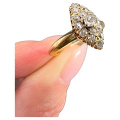 Bague ancienne en or jaune 18ct, marquise / navette en diamant de style victorien