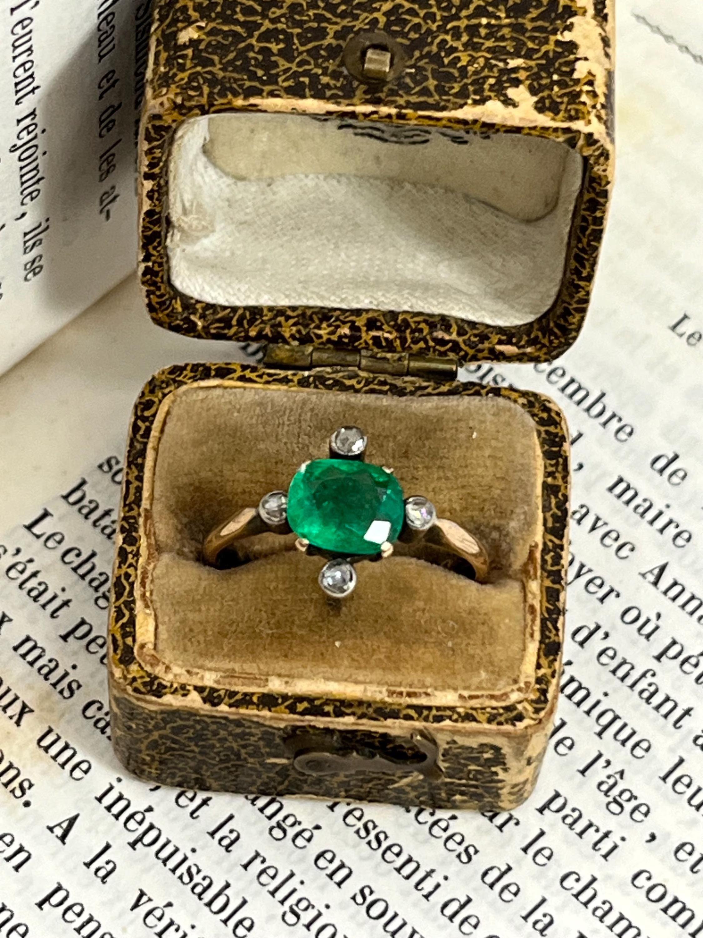 Bague ancienne en or jaune 18ct, émeraude victorienne et diamant rose, Circa 1880 en vente 4