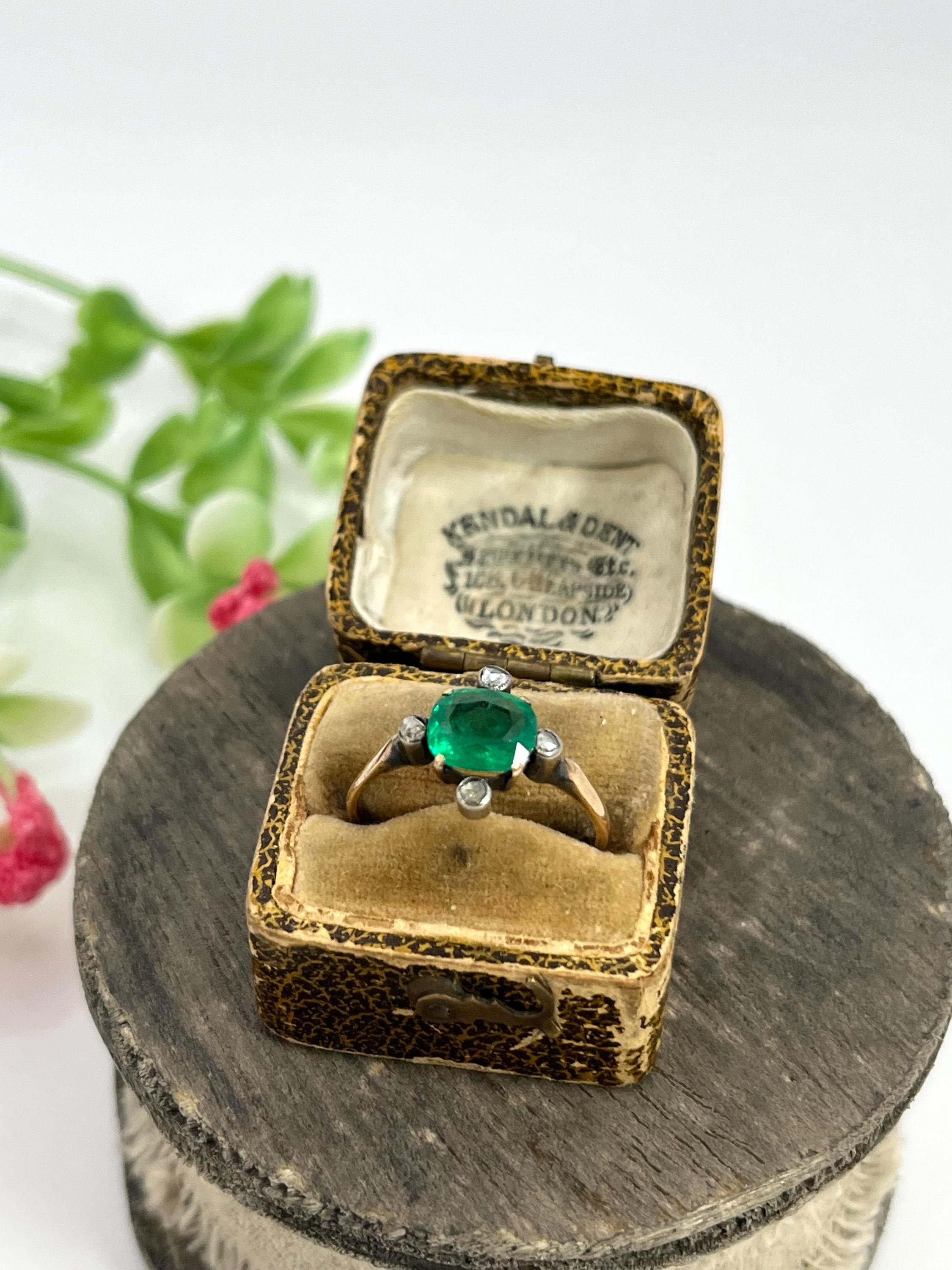 Bague ancienne en or jaune 18ct, émeraude victorienne et diamant rose, Circa 1880 en vente 6