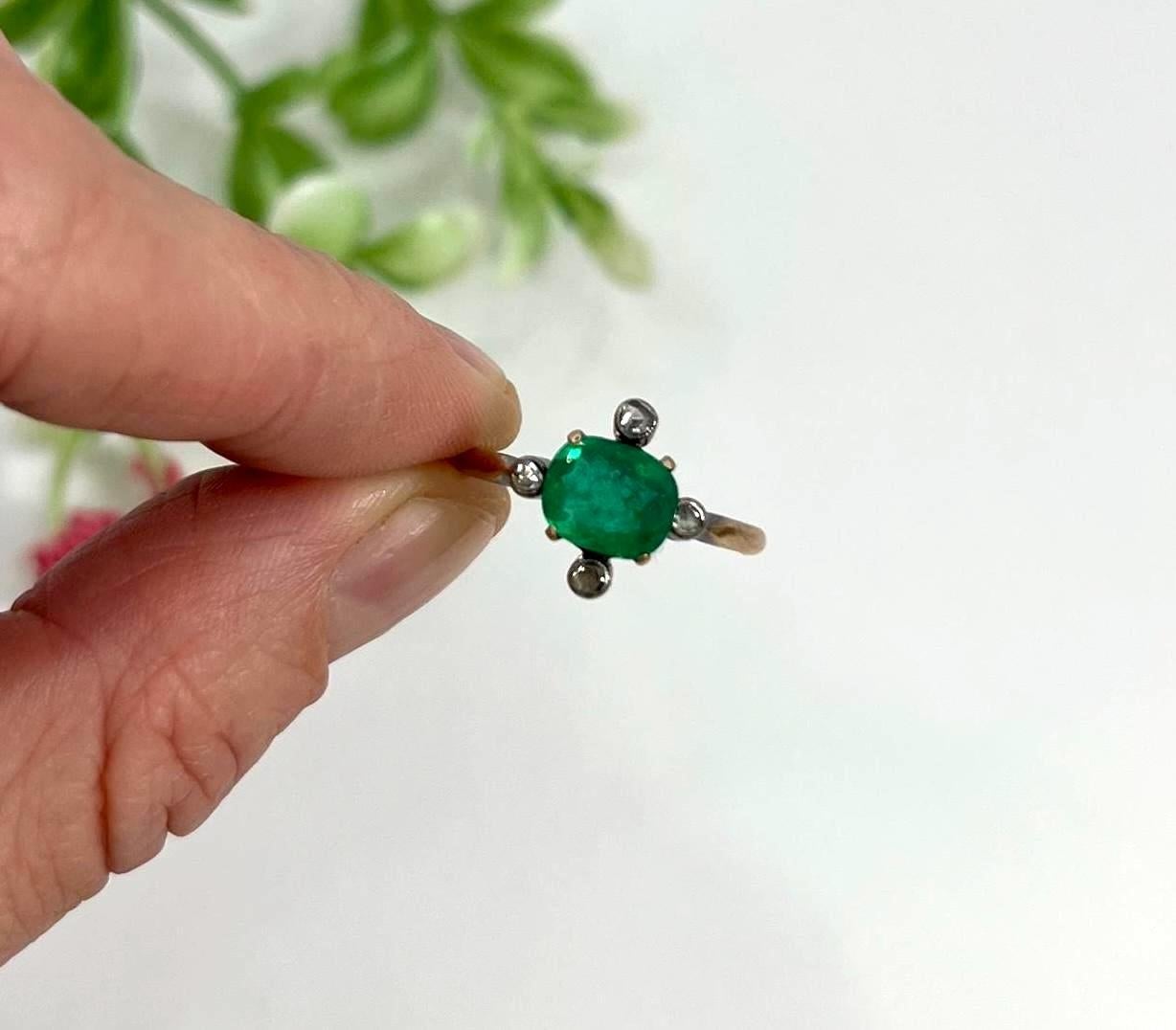 Victorien Bague ancienne en or jaune 18ct, émeraude victorienne et diamant rose, Circa 1880 en vente