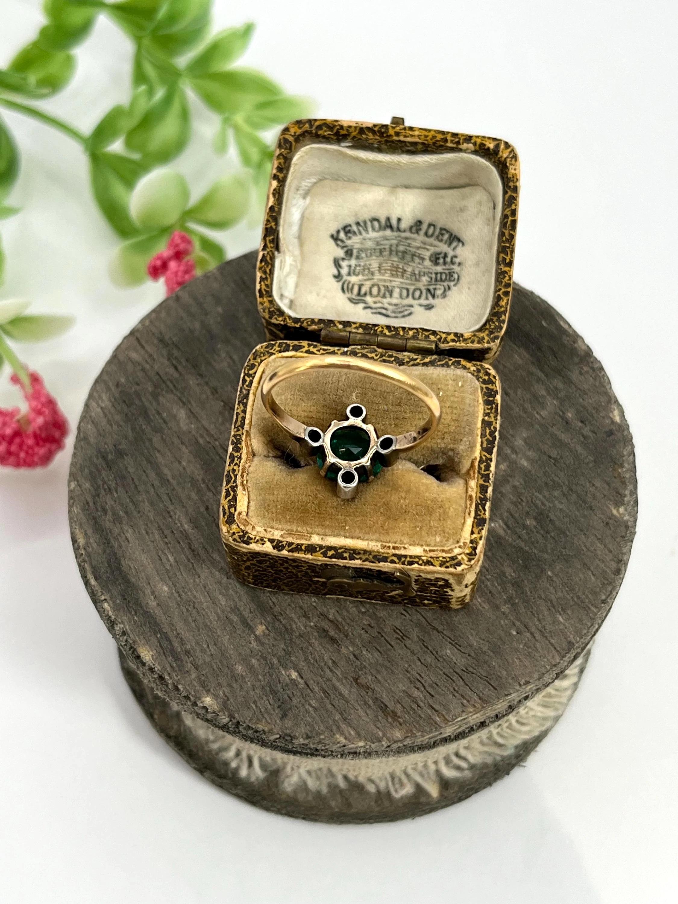 Bague ancienne en or jaune 18ct, émeraude victorienne et diamant rose, Circa 1880 en vente 3