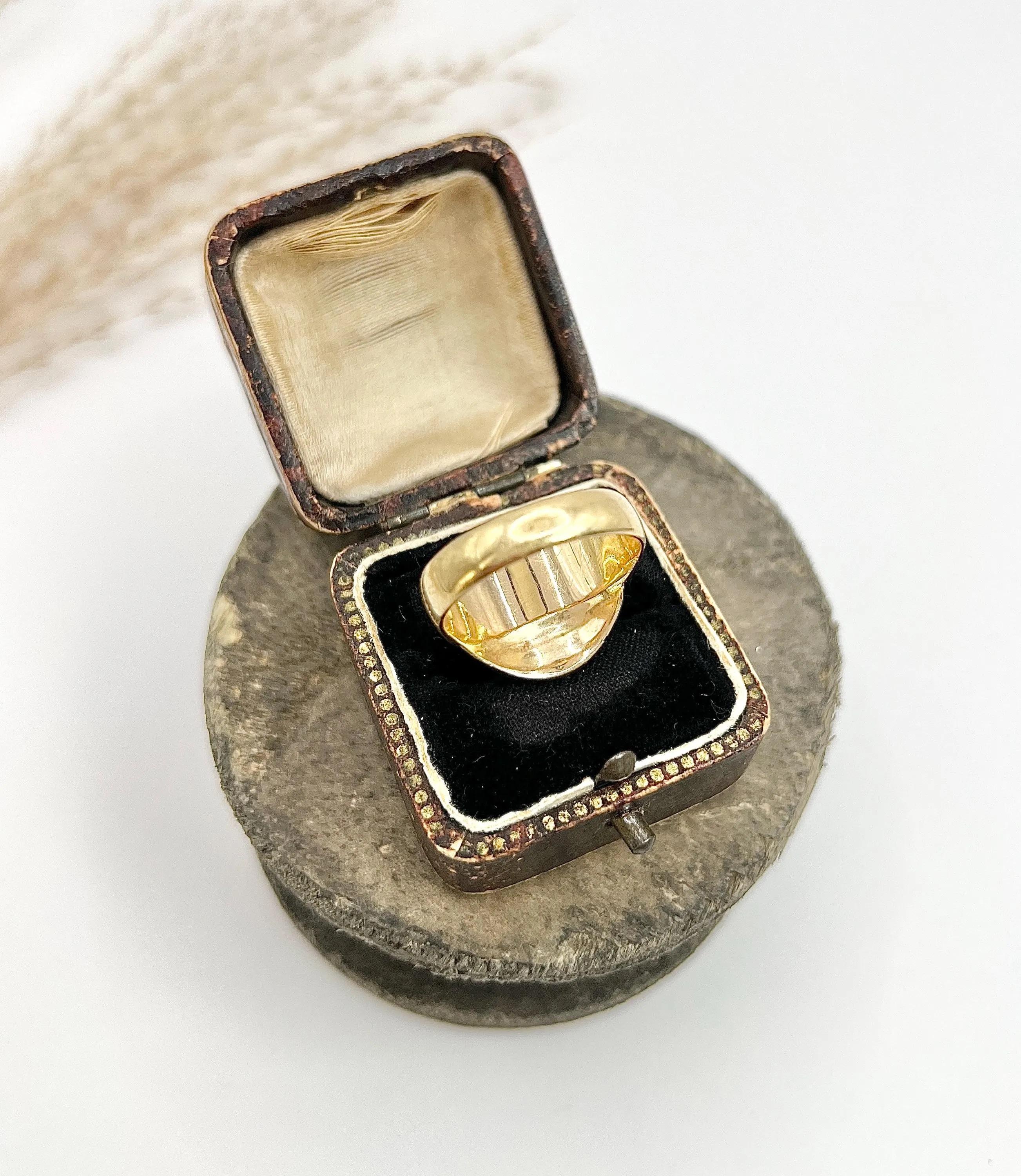 Antique 18ct Yellow Gold , Victorian era Lion Rampant Oval Signet Ring For Sale 4