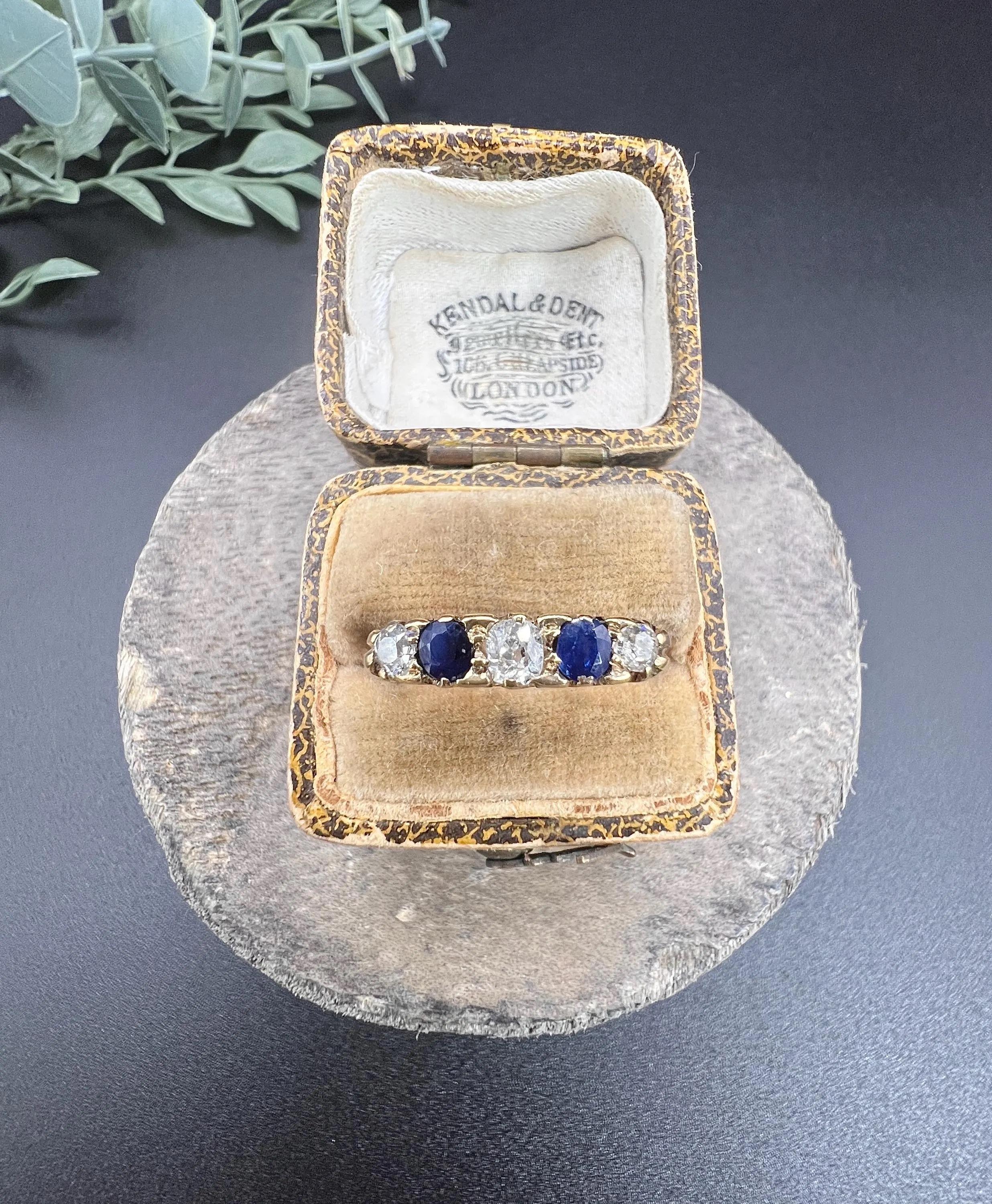 Antique 18ct Yellow Gold Victorian era Sapphire & Diamond Carved Five Stone Ring For Sale 1