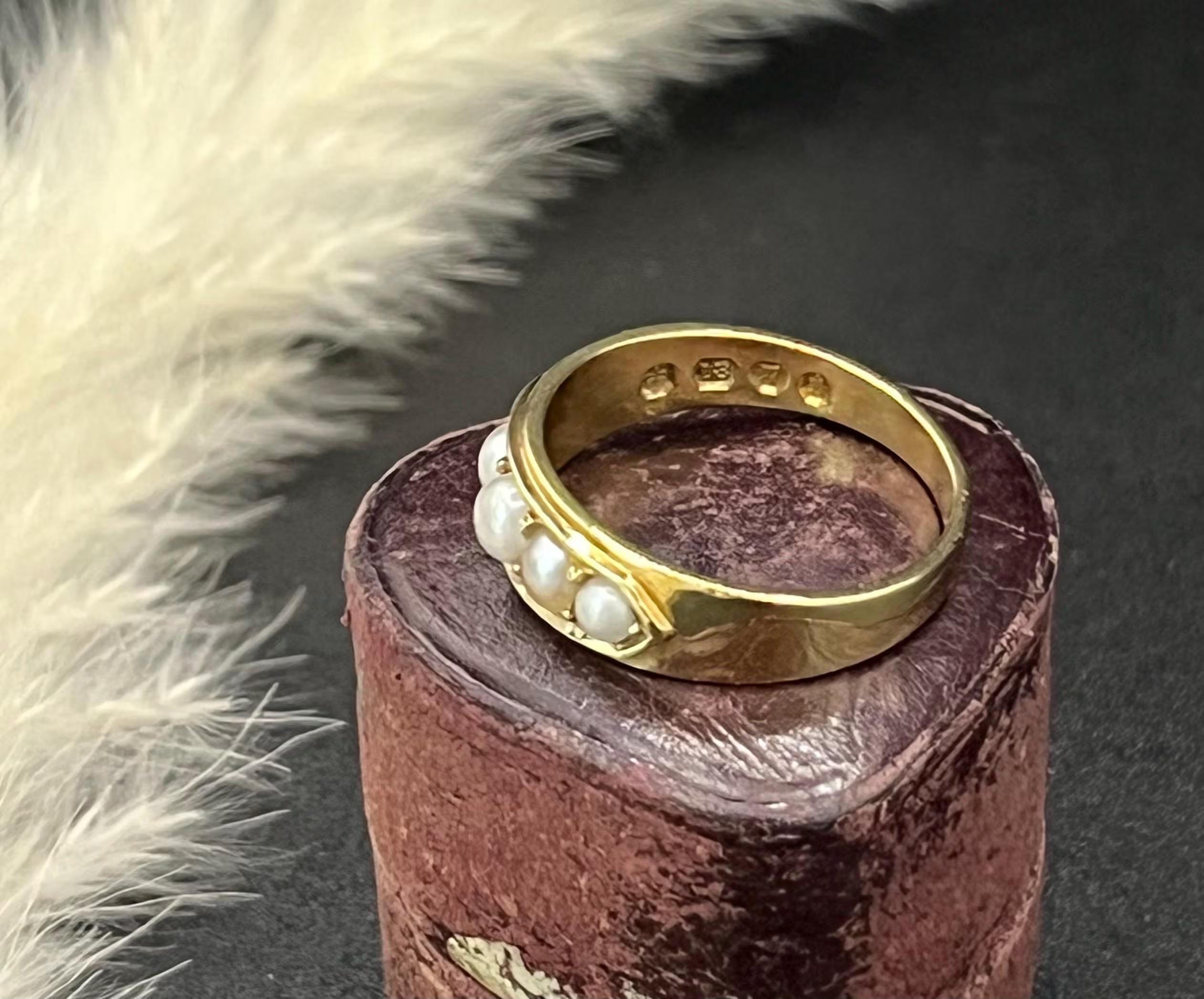 Antique 18ct Yellow Gold, Victorian Five Stone Pearl Ring Hallmarked London 1874 In Good Condition For Sale In Brighton, GB