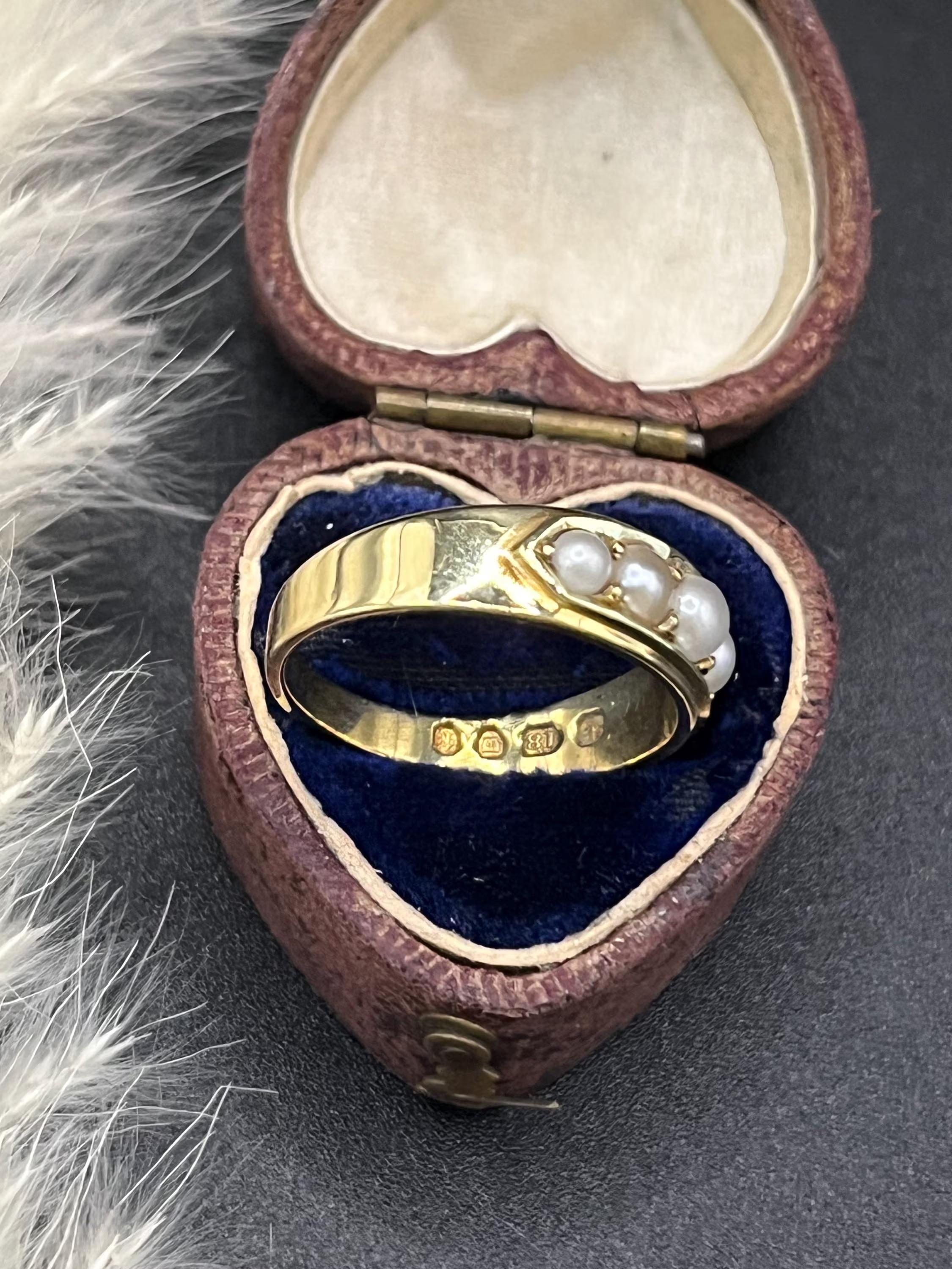 Women's or Men's Antique 18ct Yellow Gold, Victorian Five Stone Pearl Ring Hallmarked London 1874 For Sale