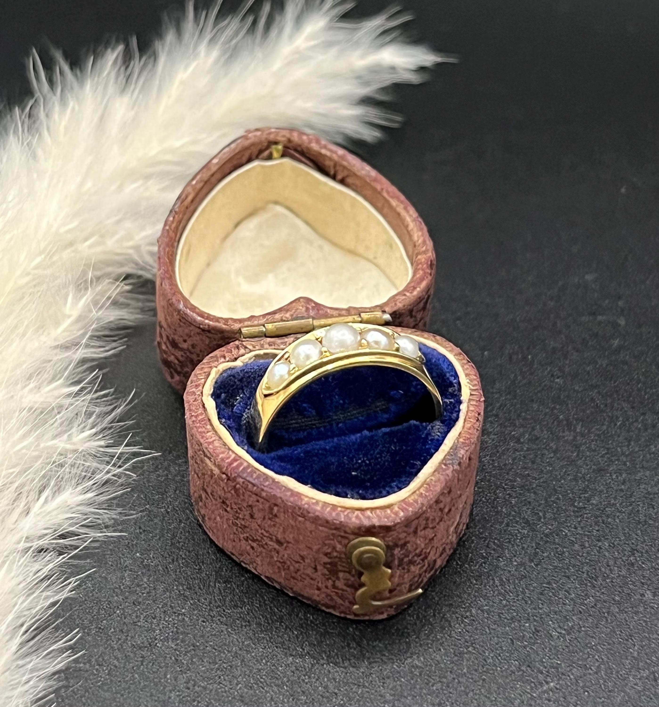 Antique 18ct Yellow Gold, Victorian Five Stone Pearl Ring Hallmarked London 1874 For Sale 3