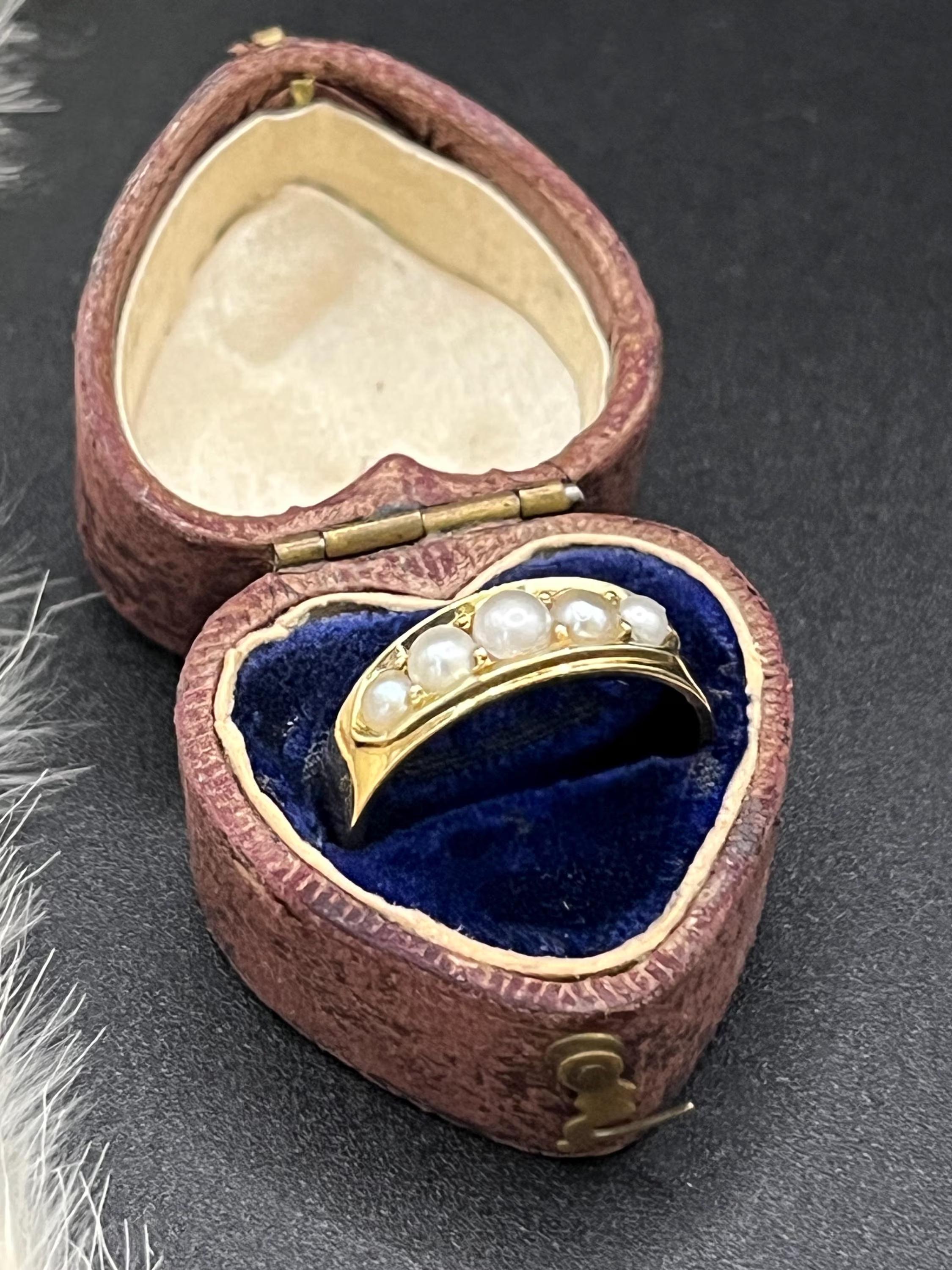 Antique 18ct Yellow Gold, Victorian Five Stone Pearl Ring Hallmarked London 1874 For Sale 4