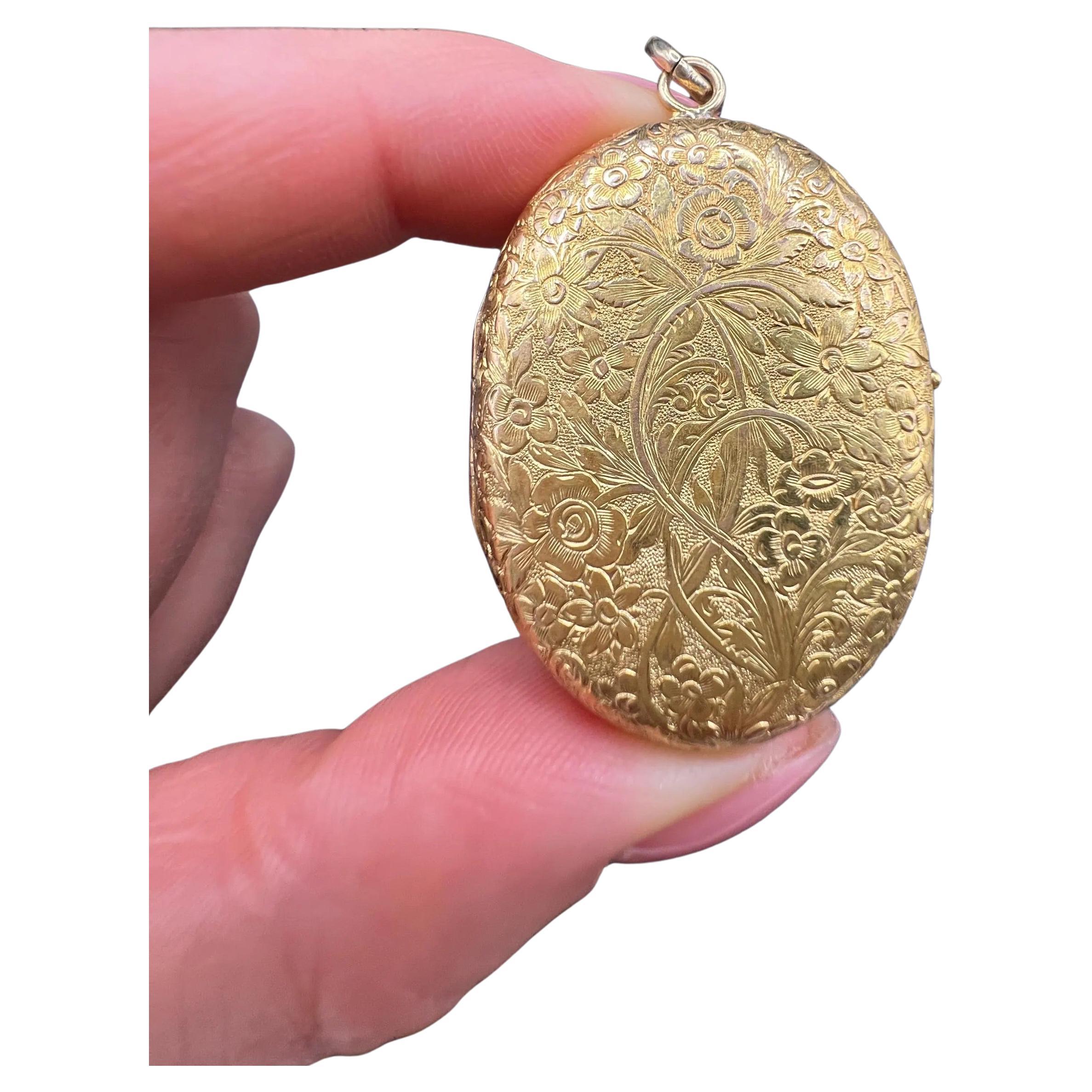 Antique 18ct Yellow Gold, Victorian Floral Engraved Oval Shaped Locket