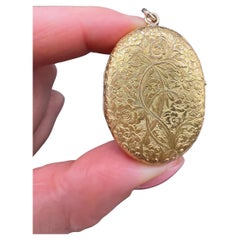 Antique 18ct Yellow Gold, Victorian Floral Engraved Oval Shaped Locket Antique 18ct Yellow Gold, Victorian Floral Engraved Oval Shaped Locket