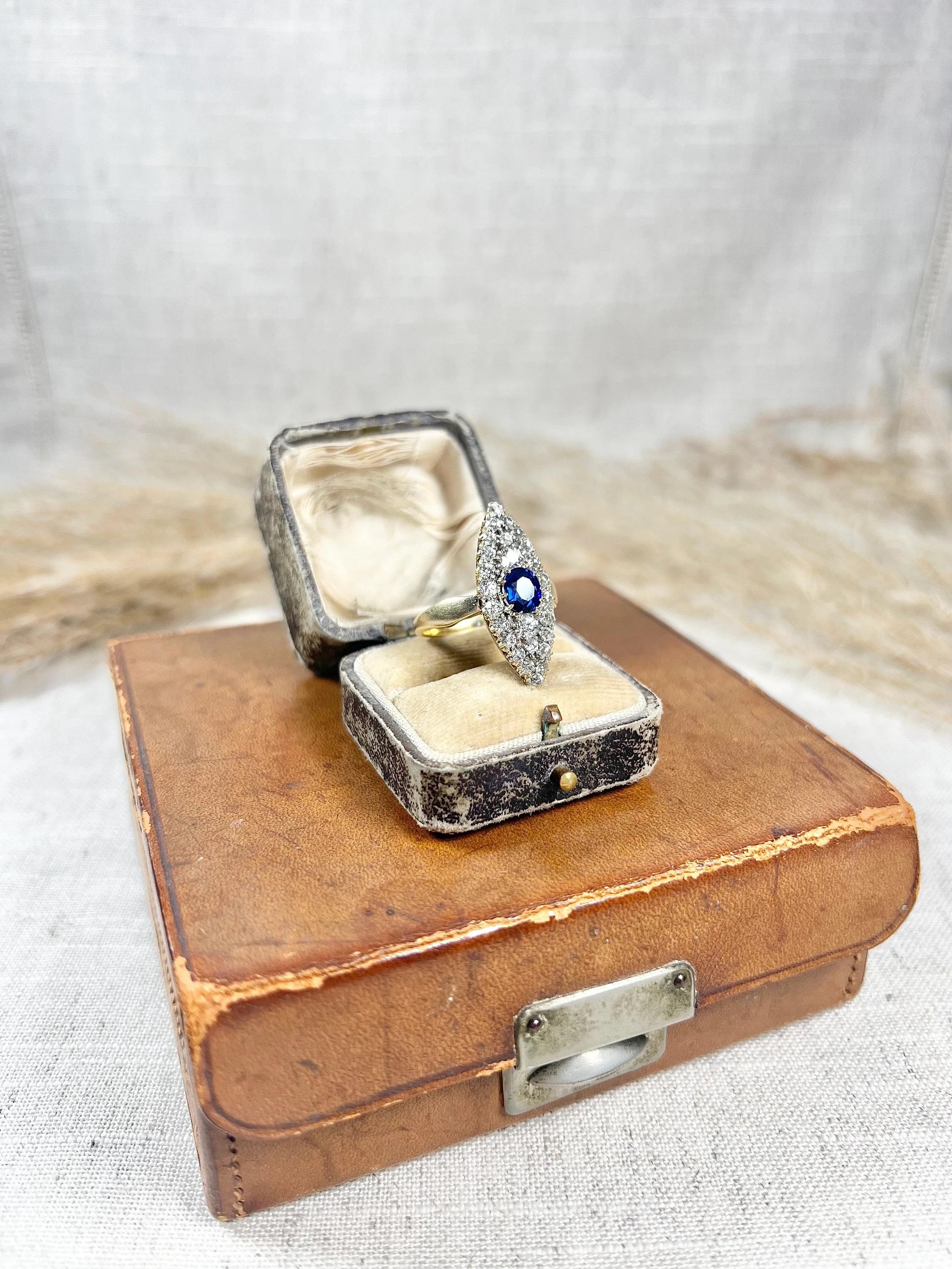 Victorien Bague marquise victorienne ancienne en or jaune 18 carats, saphir naturel et diamant en vente